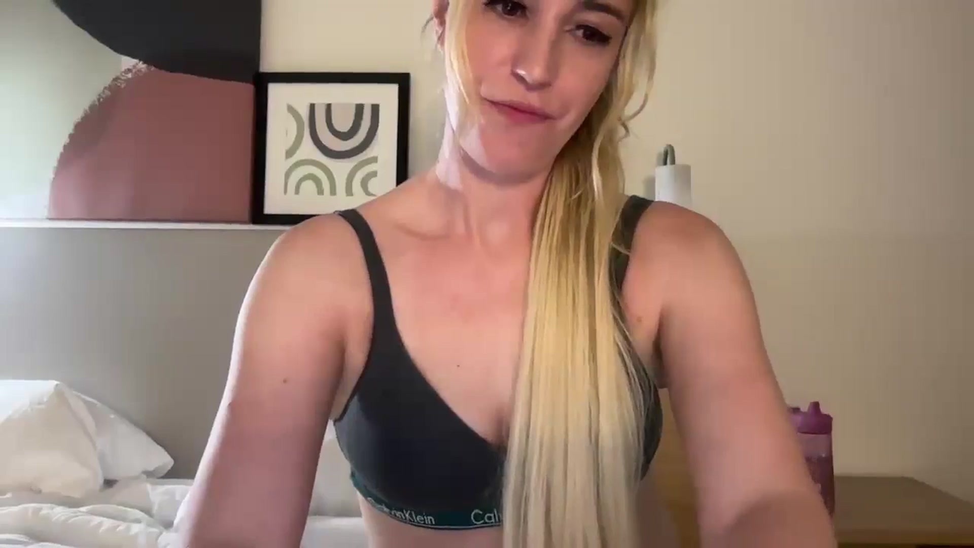 Gallery image thumbnail from JaneAllDay's myfreecams stream on, 10/20/2024, 03:29 image 16 of 20
