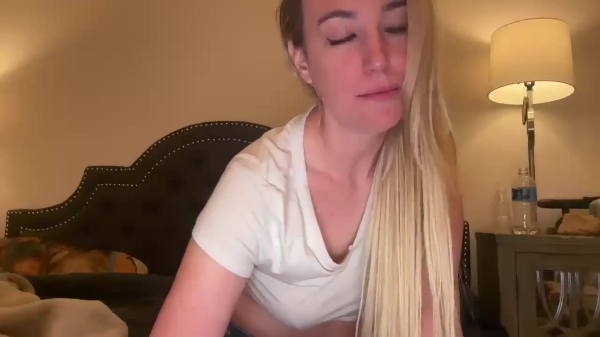 Gallery image thumbnail from JaneAllDay's myfreecams stream on, 11/03/2024, 04:54 image 15 of 20