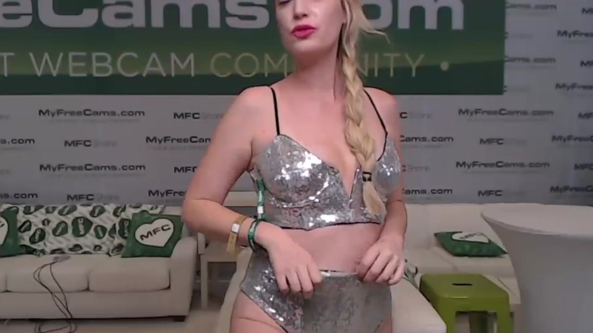 Gallery image thumbnail from JaneAllDay's myfreecams stream on, 01/22/2025, 22:18 image 14 of 20