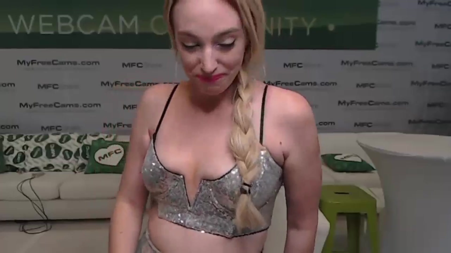 Gallery image thumbnail from JaneAllDay's myfreecams stream on, 01/22/2025, 22:18 image 18 of 20