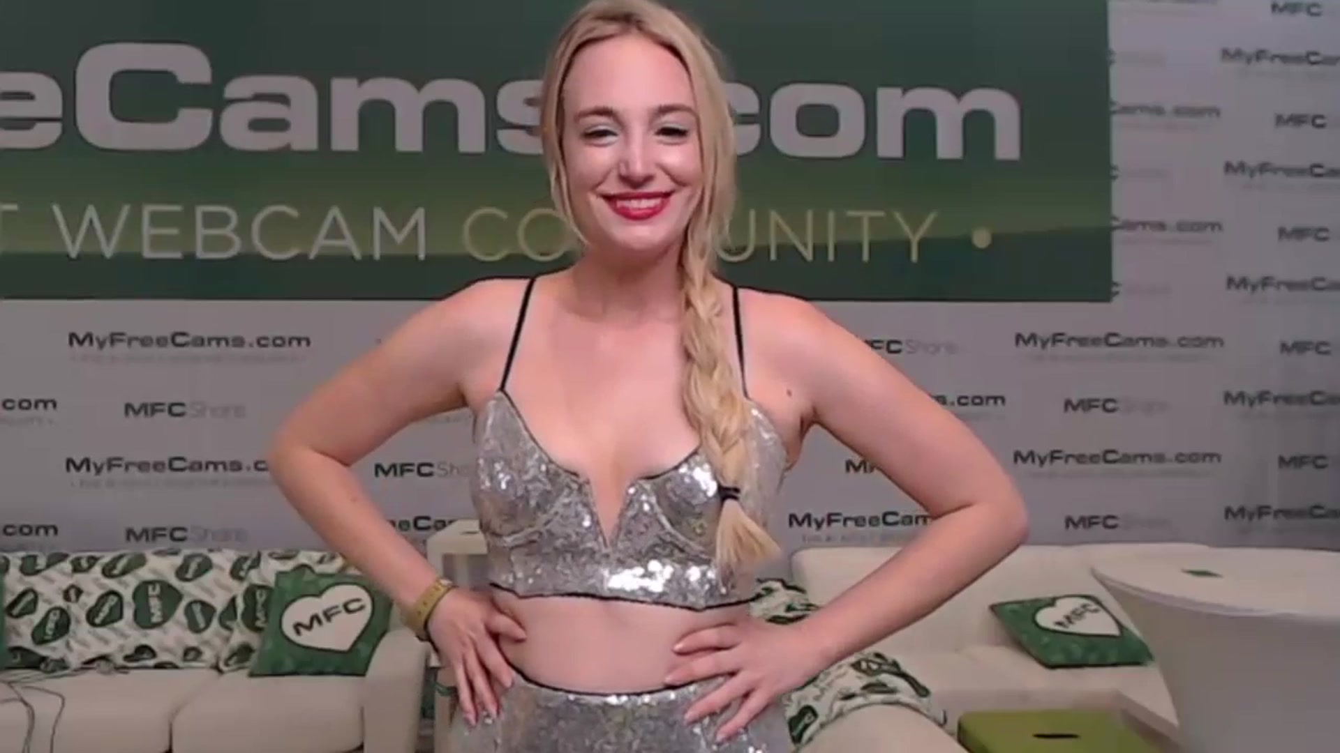 Gallery image thumbnail from JaneAllDay's myfreecams stream on, 01/22/2025, 23:30 image 17 of 20