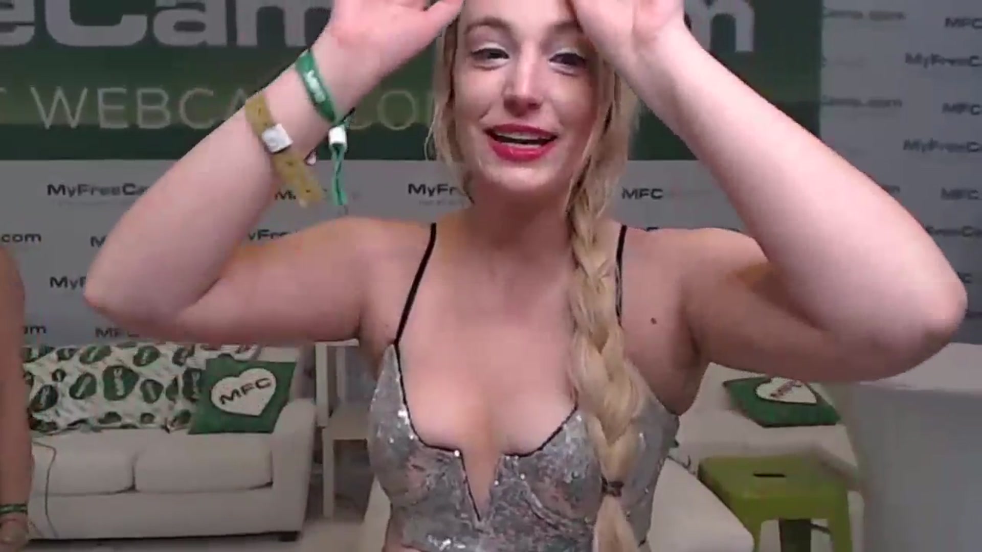 Gallery image thumbnail from JaneAllDay's myfreecams stream on, 01/22/2025, 23:30 image 12 of 20