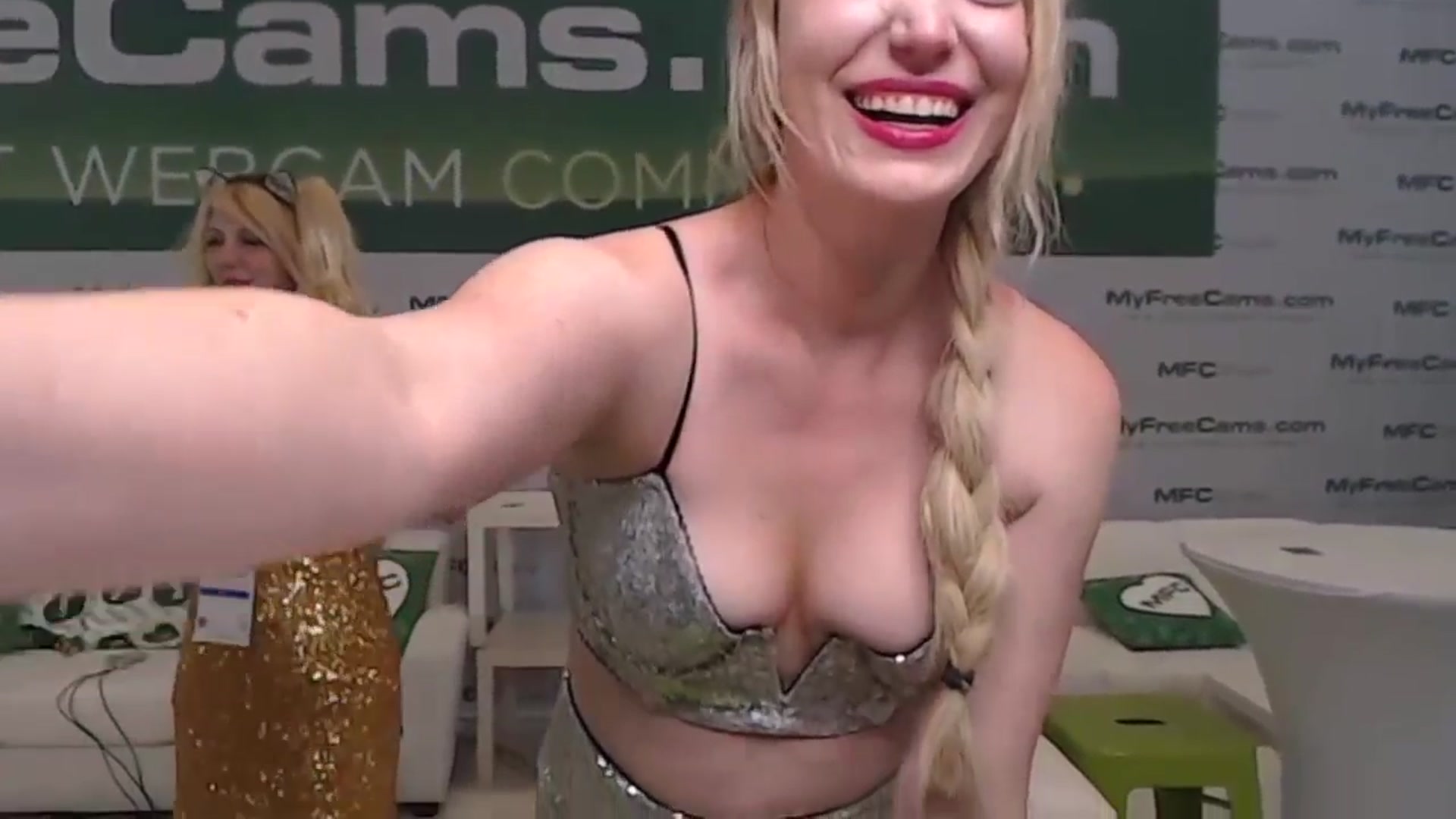 Gallery image thumbnail from JaneAllDay's myfreecams stream on, 01/22/2025, 23:30 image 3 of 20