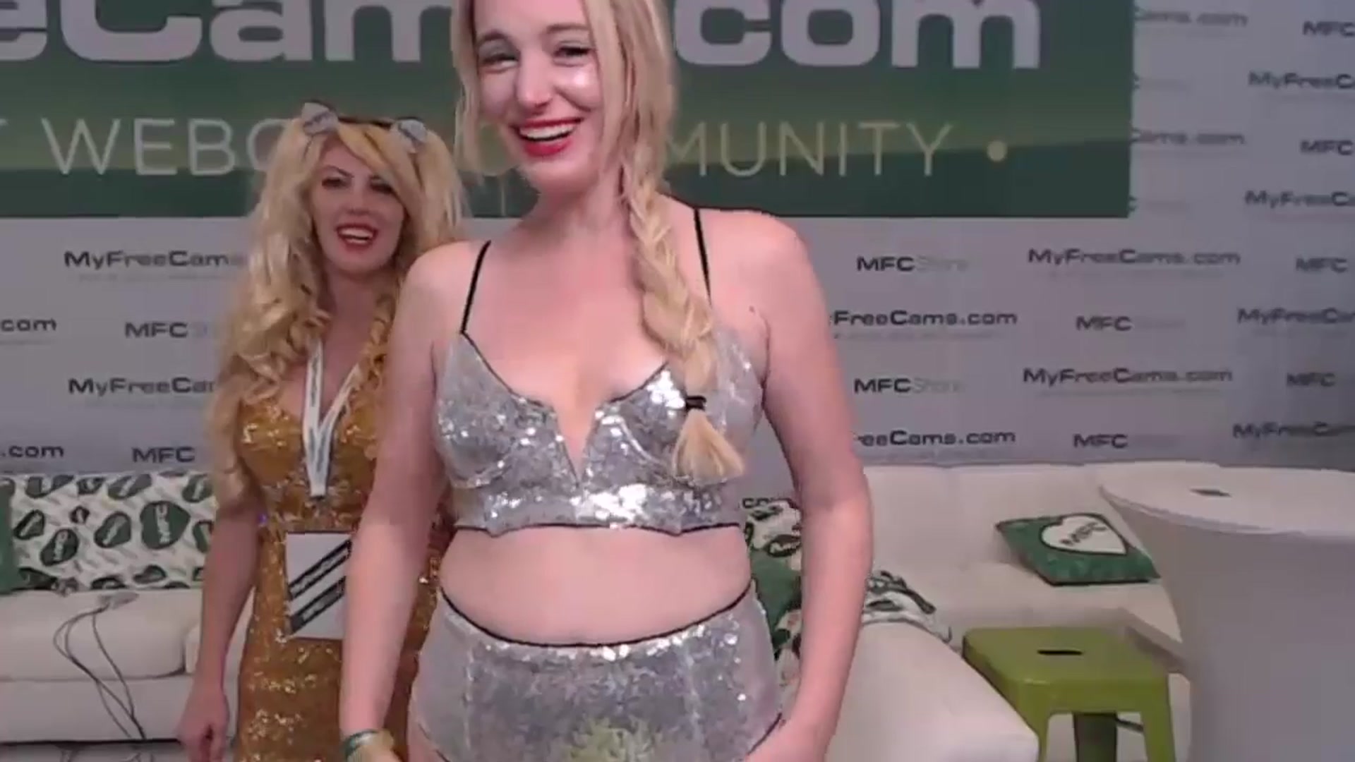 Gallery image thumbnail from JaneAllDay's myfreecams stream on, 01/22/2025, 23:30 image 10 of 20