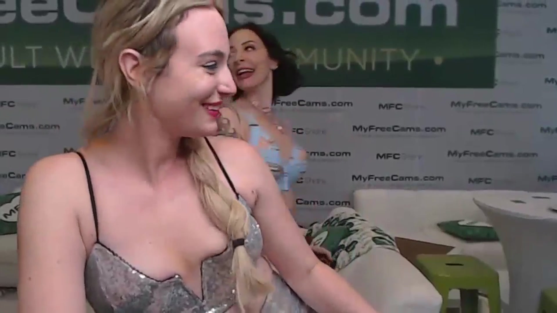 Gallery image thumbnail from JaneAllDay's myfreecams stream on, 01/23/2025, 01:27 image 16 of 20