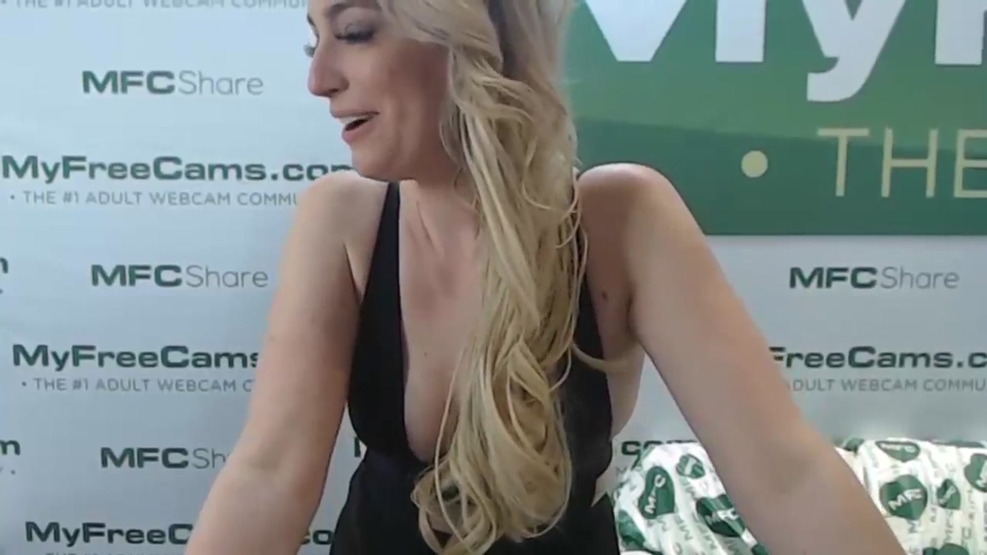 Gallery image thumbnail from JaneAllDay's myfreecams stream on, 01/24/2025, 01:38 image 15 of 20