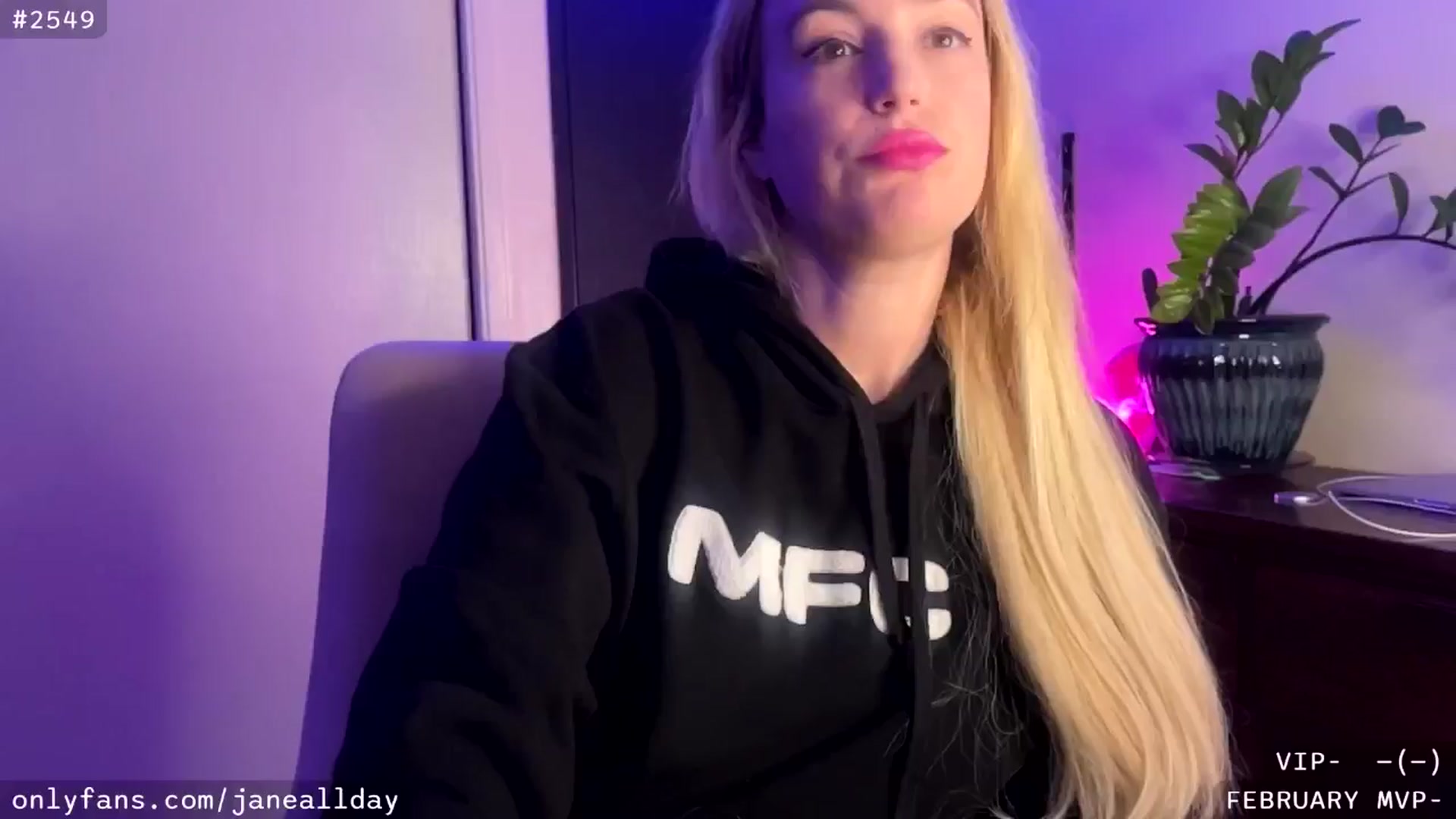 Gallery image thumbnail from JaneAllDay's myfreecams stream on, 02/02/2025, 08:07 image 1 of 20