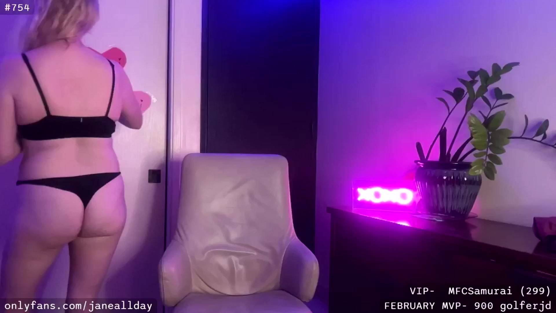 Gallery image thumbnail from JaneAllDay's myfreecams stream on, 02/04/2025, 06:16 image 15 of 20