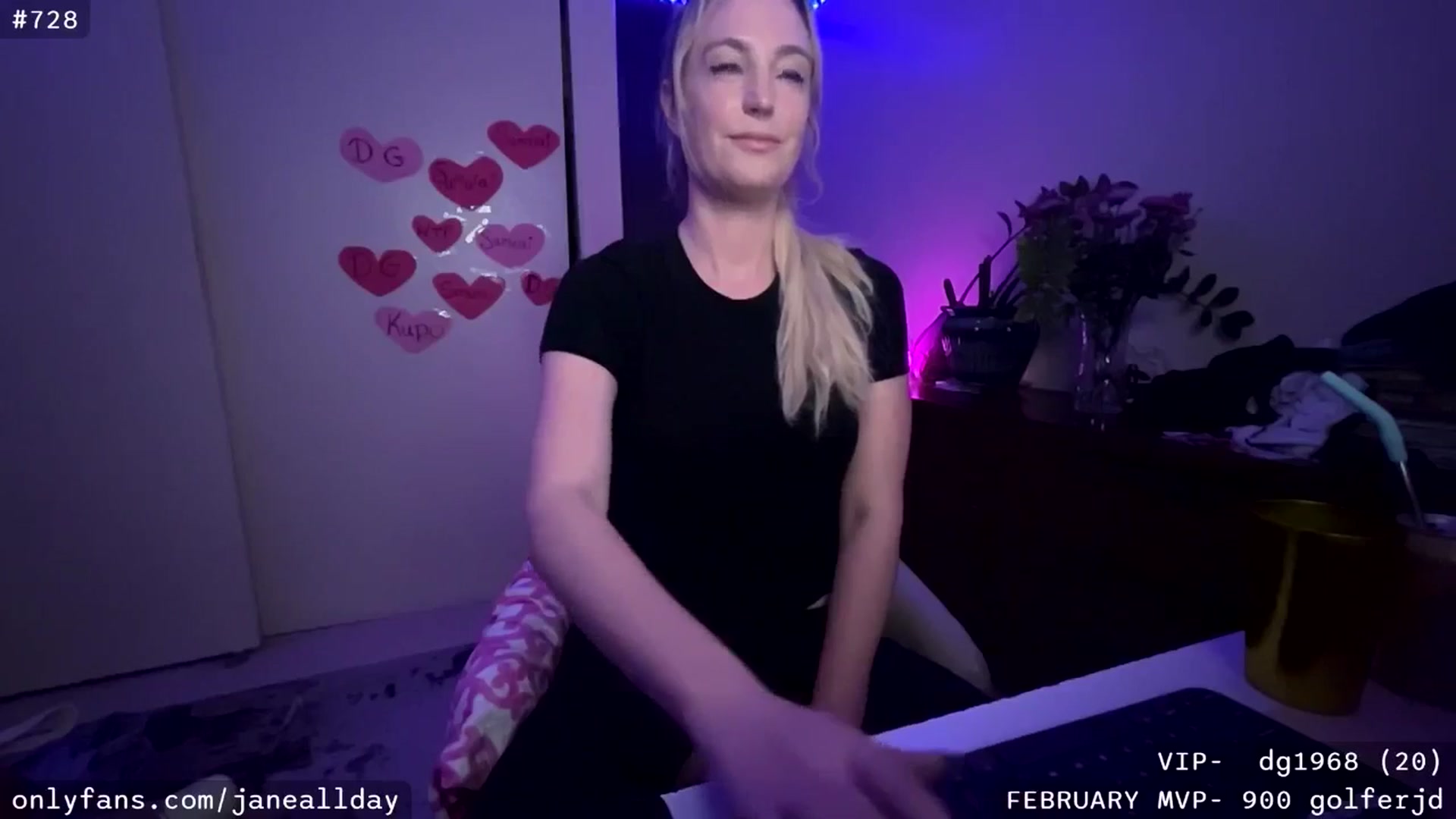 Gallery image thumbnail from JaneAllDay's myfreecams stream on, 02/20/2025, 05:46 image 3 of 20