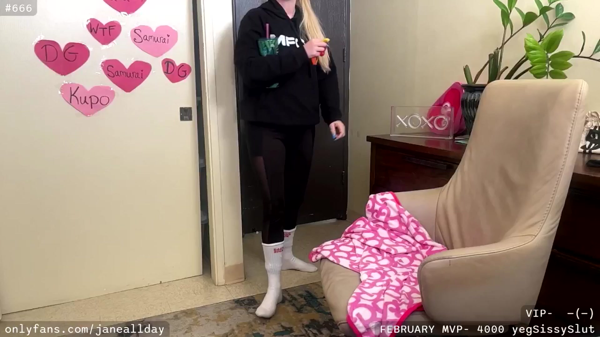 Gallery image thumbnail from JaneAllDay's myfreecams stream on, 02/24/2025, 20:54 image 15 of 20
