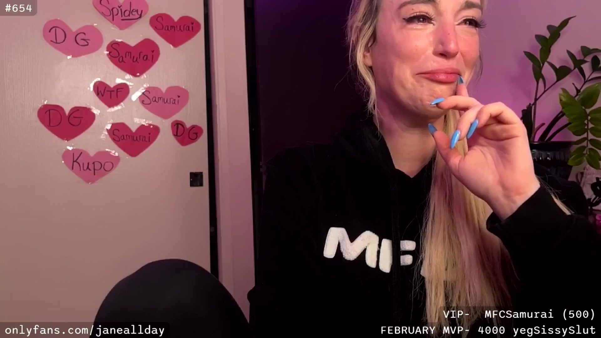 Gallery image thumbnail from JaneAllDay's myfreecams stream on, 02/26/2025, 06:29 image 8 of 20