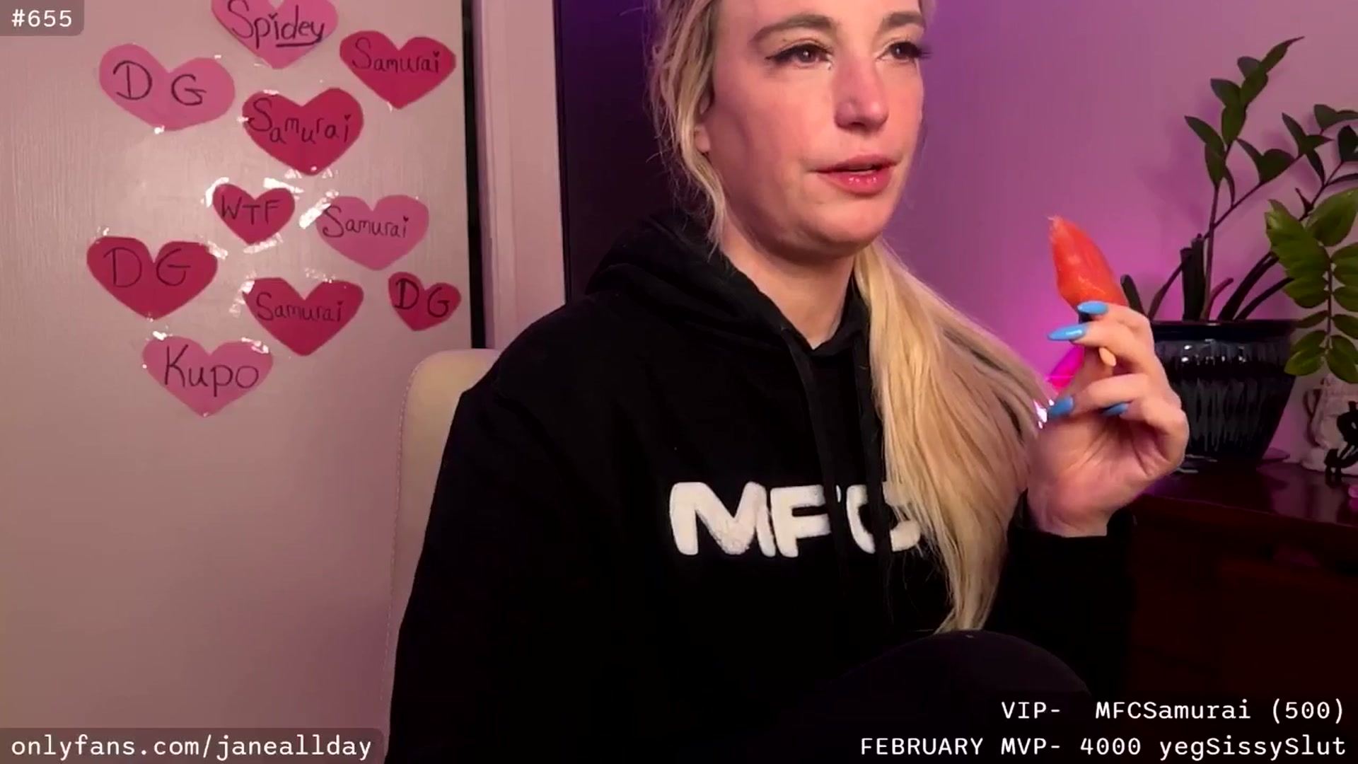 Gallery image thumbnail from JaneAllDay's myfreecams stream on, 02/26/2025, 06:29 image 14 of 20