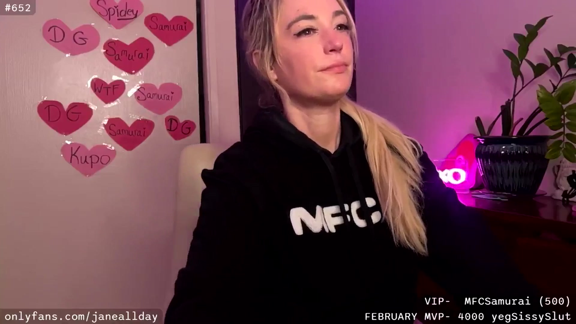 Gallery image thumbnail from JaneAllDay's myfreecams stream on, 02/26/2025, 06:29 image 17 of 20
