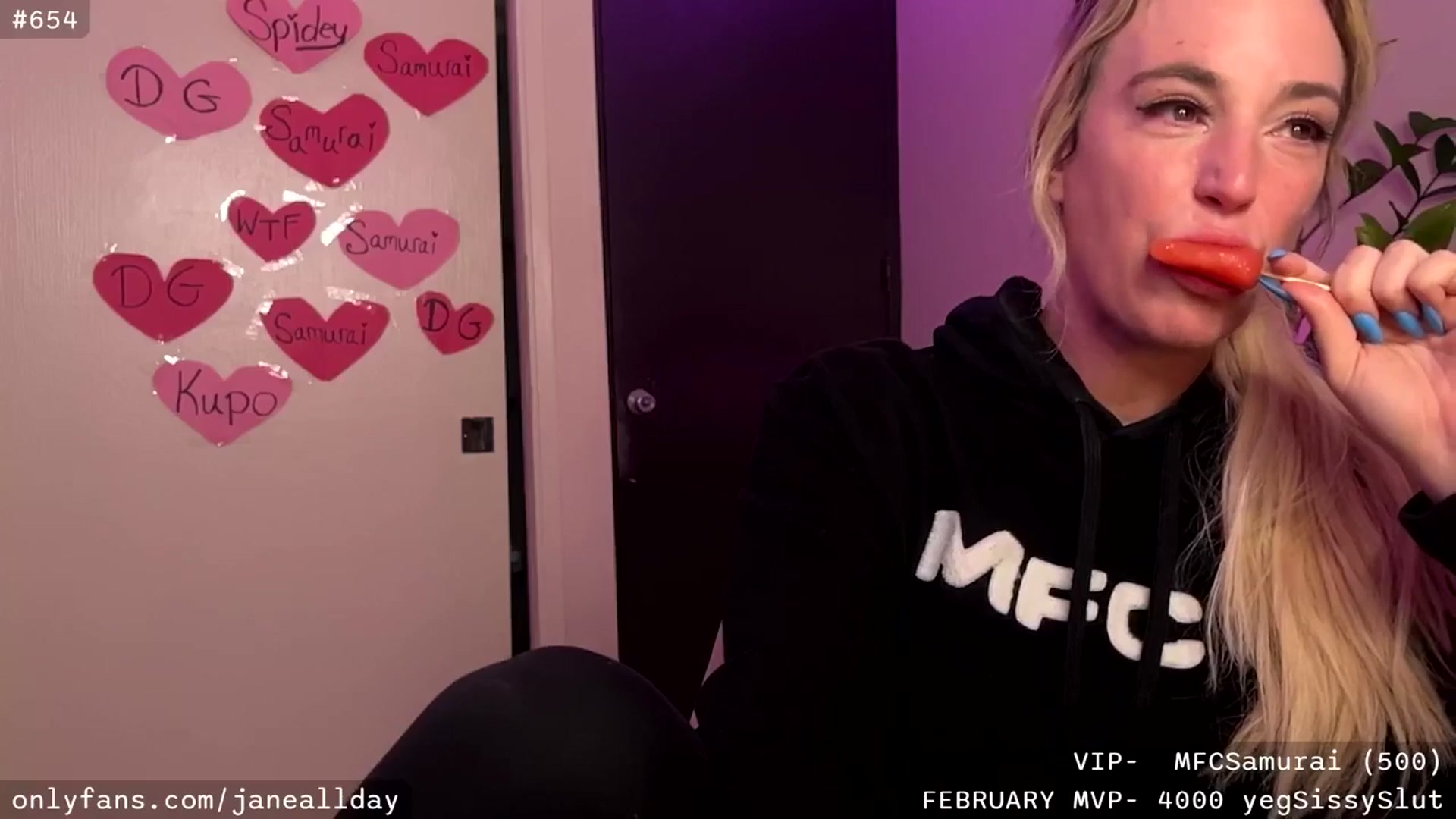 Gallery image thumbnail from JaneAllDay's myfreecams stream on, 02/26/2025, 06:29 image 15 of 20