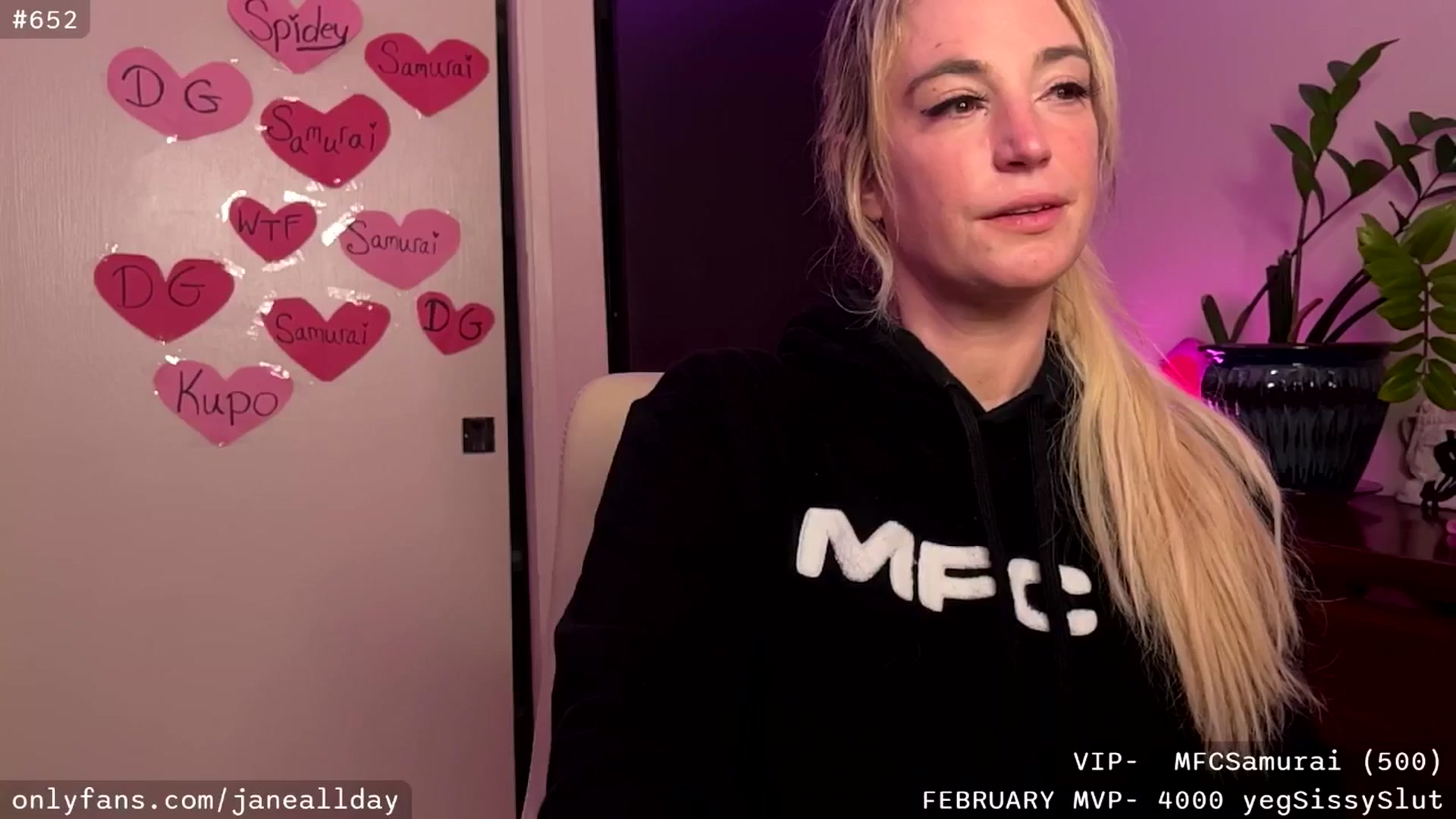 Gallery image thumbnail from JaneAllDay's myfreecams stream on, 02/26/2025, 06:29 image 18 of 20