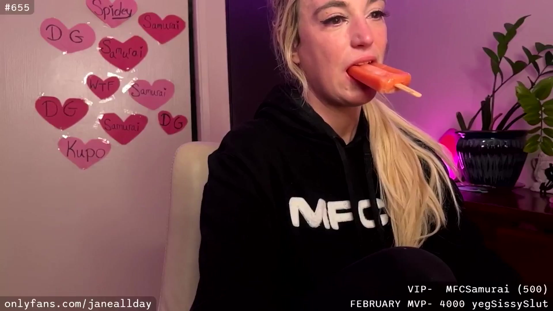 Gallery image thumbnail from JaneAllDay's myfreecams stream on, 02/26/2025, 06:29 image 12 of 20