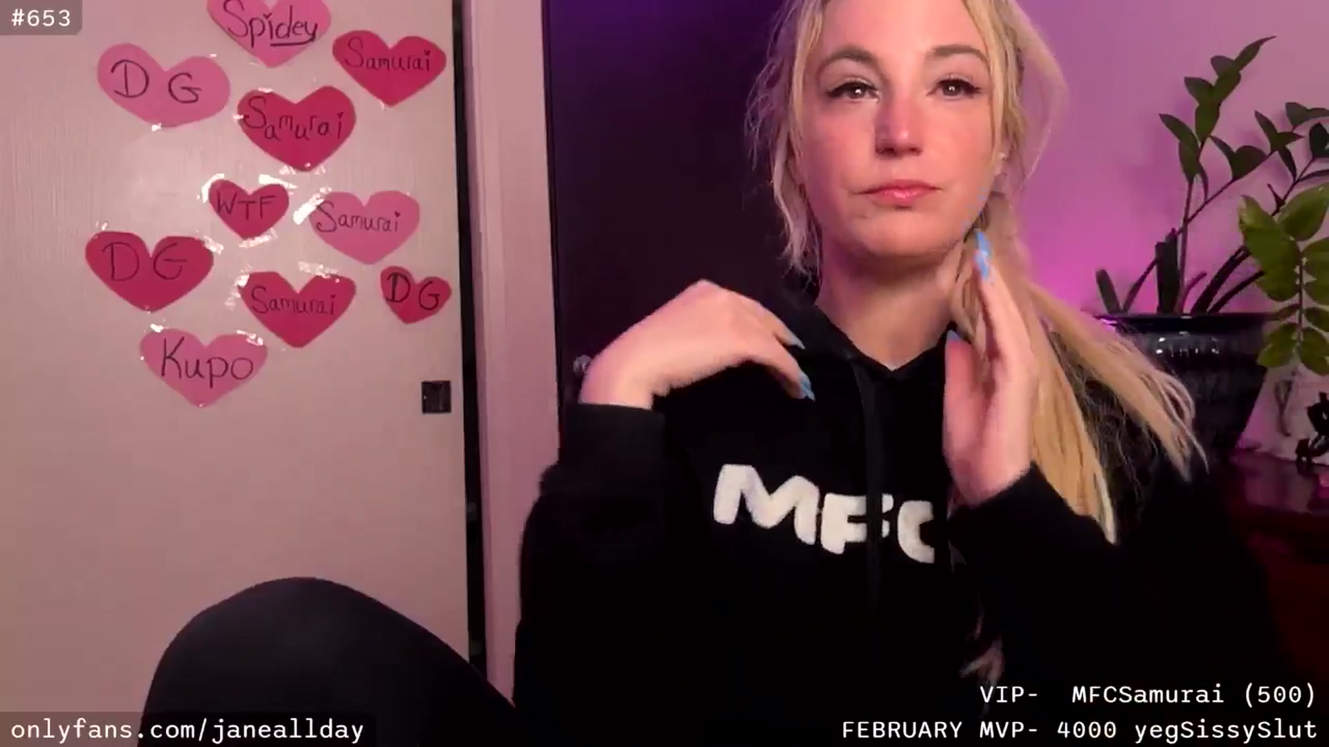Gallery image thumbnail from JaneAllDay's myfreecams stream on, 02/26/2025, 06:29 image 16 of 20