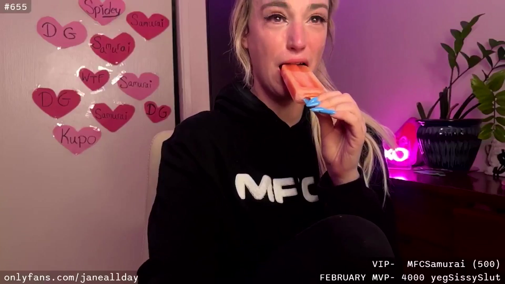 Gallery image thumbnail from JaneAllDay's myfreecams stream on, 02/26/2025, 06:29 image 11 of 20