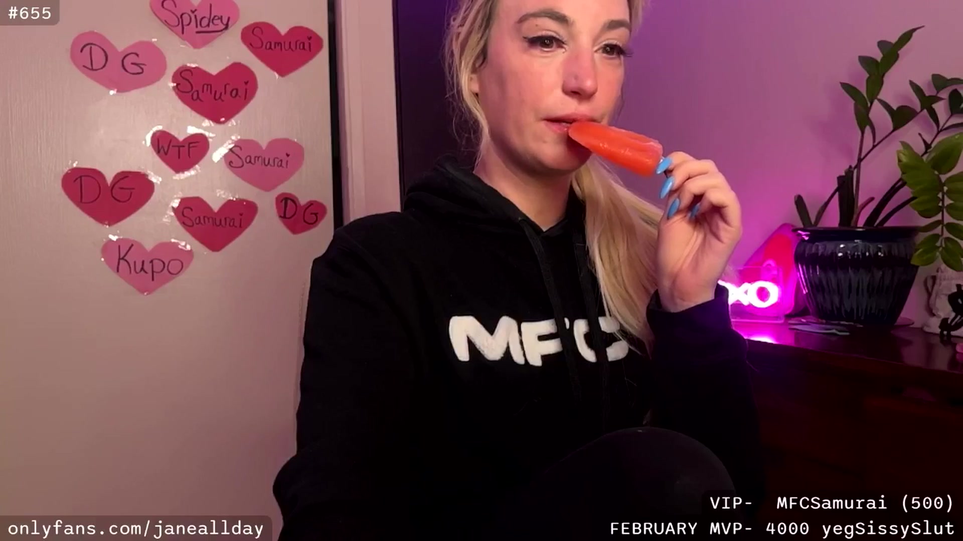 Gallery image thumbnail from JaneAllDay's myfreecams stream on, 02/26/2025, 06:29 image 13 of 20