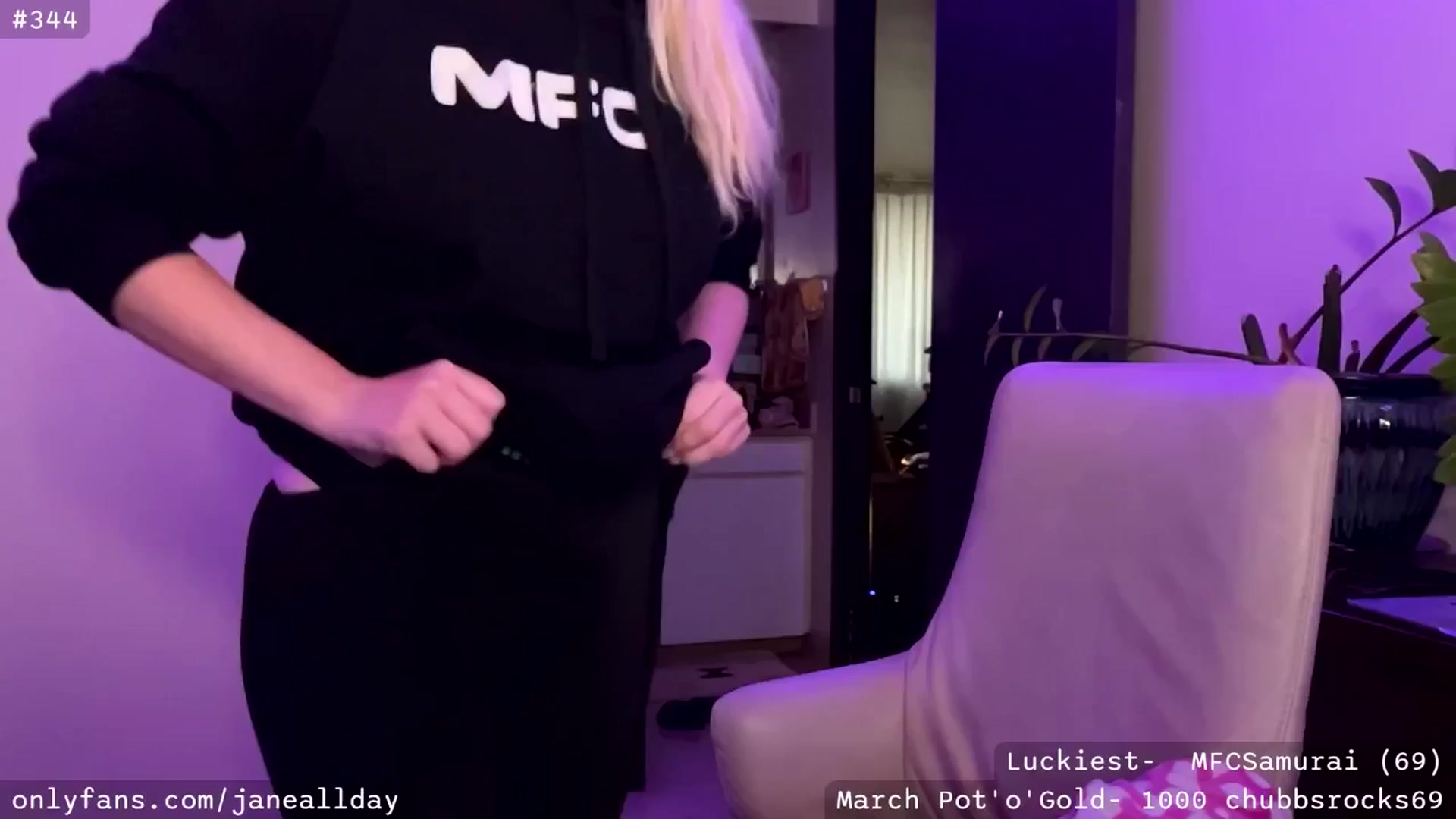 Gallery image thumbnail from JaneAllDay's myfreecams stream on, 03/11/2025, 05:56 image 7 of 20
