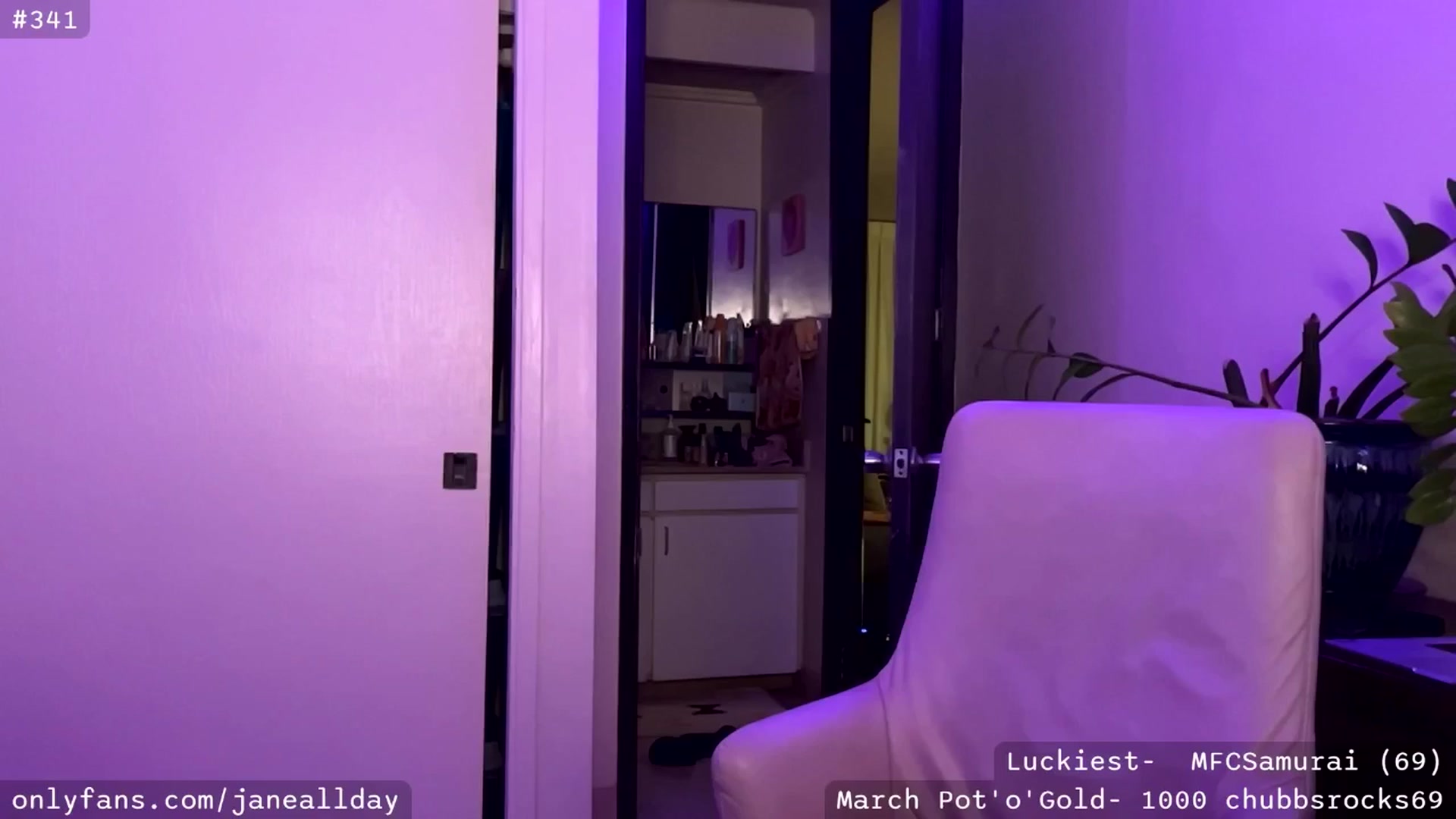 Gallery image thumbnail from JaneAllDay's myfreecams stream on, 03/11/2025, 05:56 image 14 of 20
