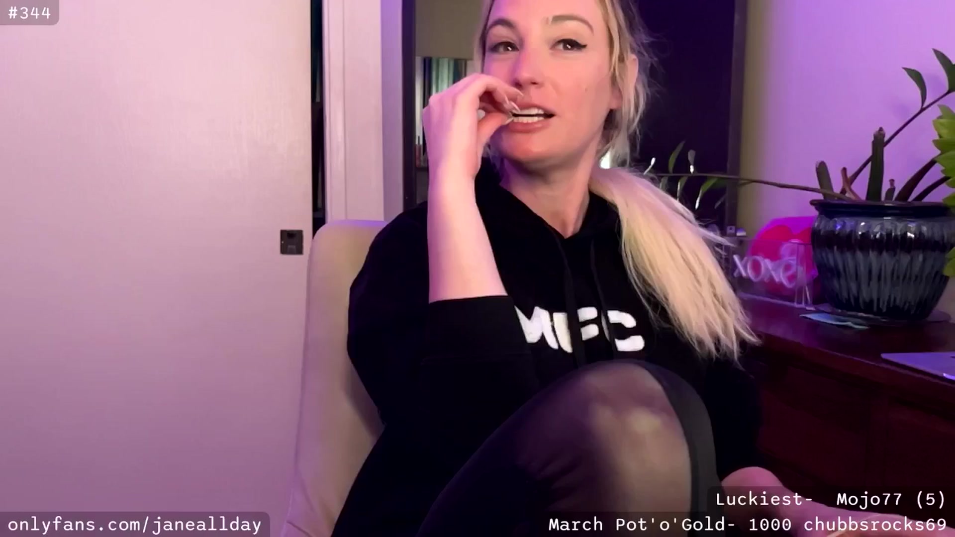 Gallery image thumbnail from JaneAllDay's myfreecams stream on, 03/11/2025, 05:56 image 2 of 20