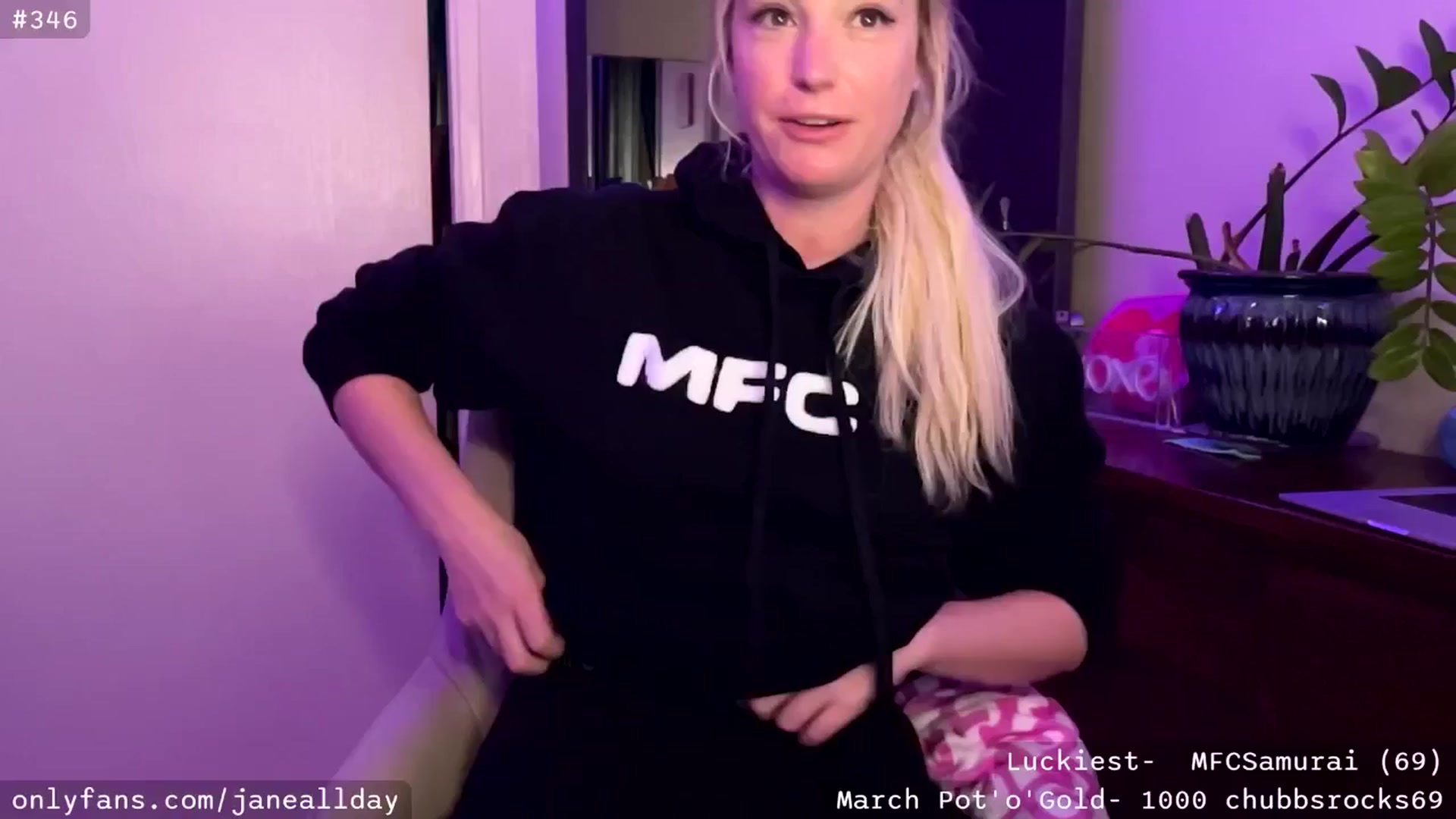Gallery image thumbnail from JaneAllDay's myfreecams stream on, 03/11/2025, 05:56 image 6 of 20