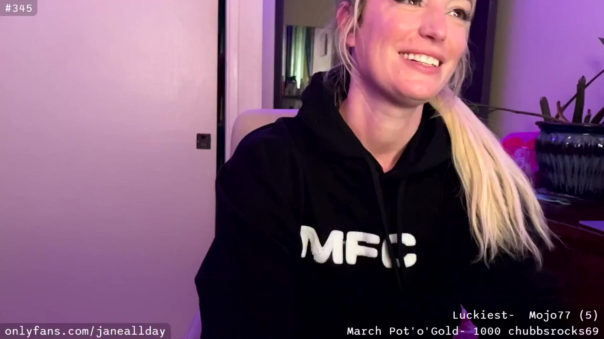 Gallery image thumbnail from JaneAllDay's myfreecams stream on, 03/11/2025, 05:56 image 3 of 20