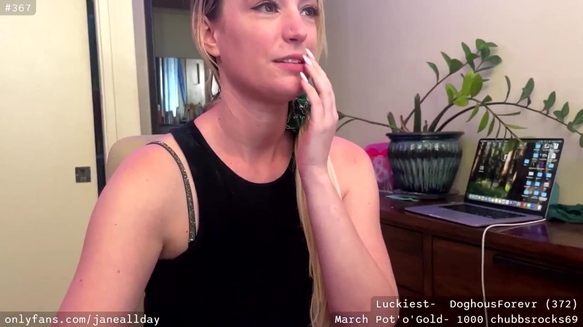 Gallery image thumbnail from JaneAllDay's myfreecams stream on, 03/12/2025, 02:59 image 18 of 20
