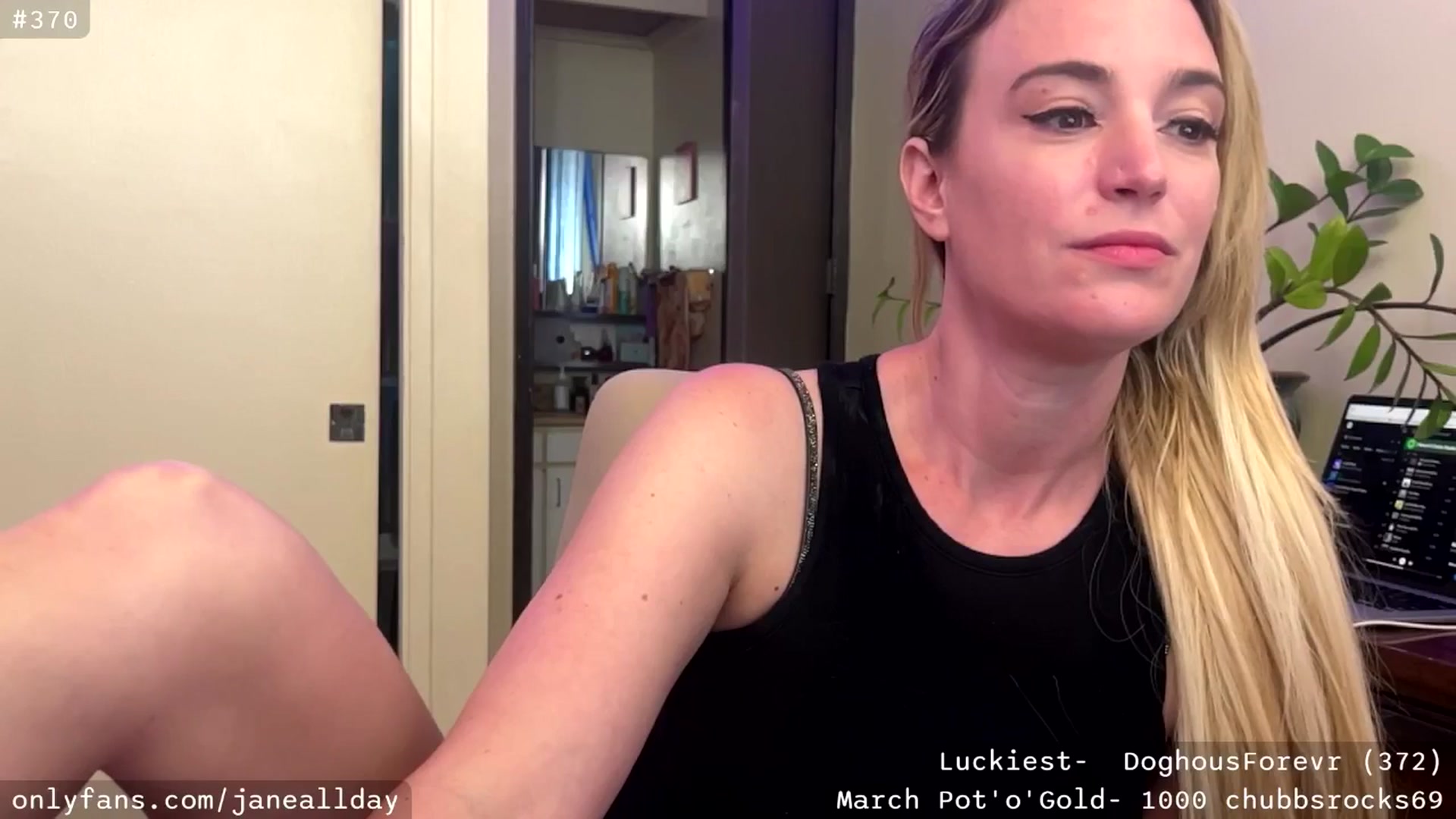 Gallery image thumbnail from JaneAllDay's myfreecams stream on, 03/12/2025, 02:59 image 13 of 20