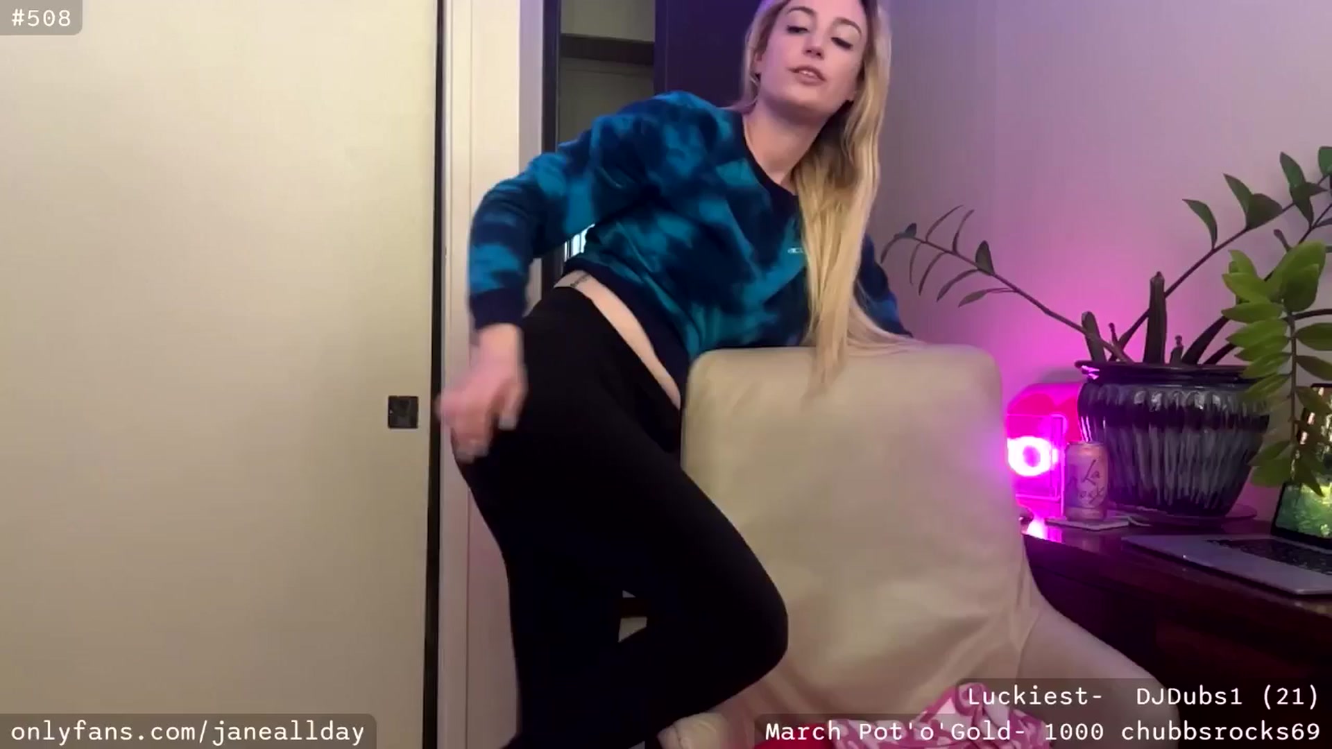 Gallery image thumbnail from JaneAllDay's myfreecams stream on, 03/23/2025, 04:38 image 2 of 20