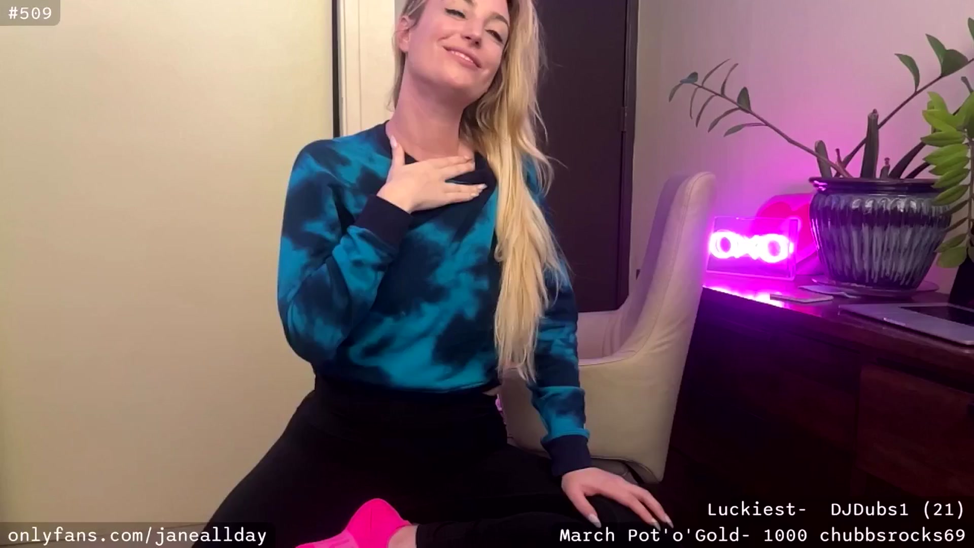 Gallery image thumbnail from JaneAllDay's myfreecams stream on, 03/23/2025, 04:38 image 5 of 20