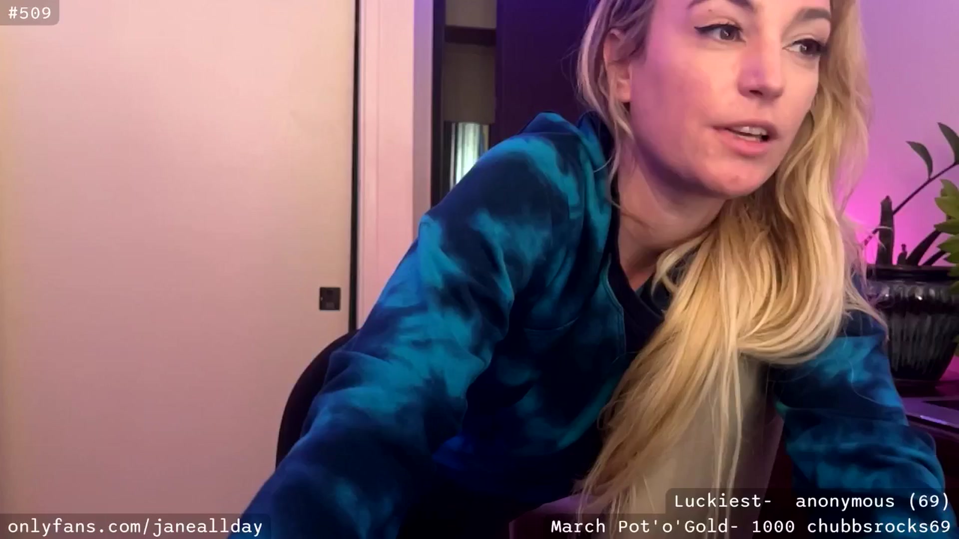 Gallery image thumbnail from JaneAllDay's myfreecams stream on, 03/23/2025, 04:38 image 17 of 20