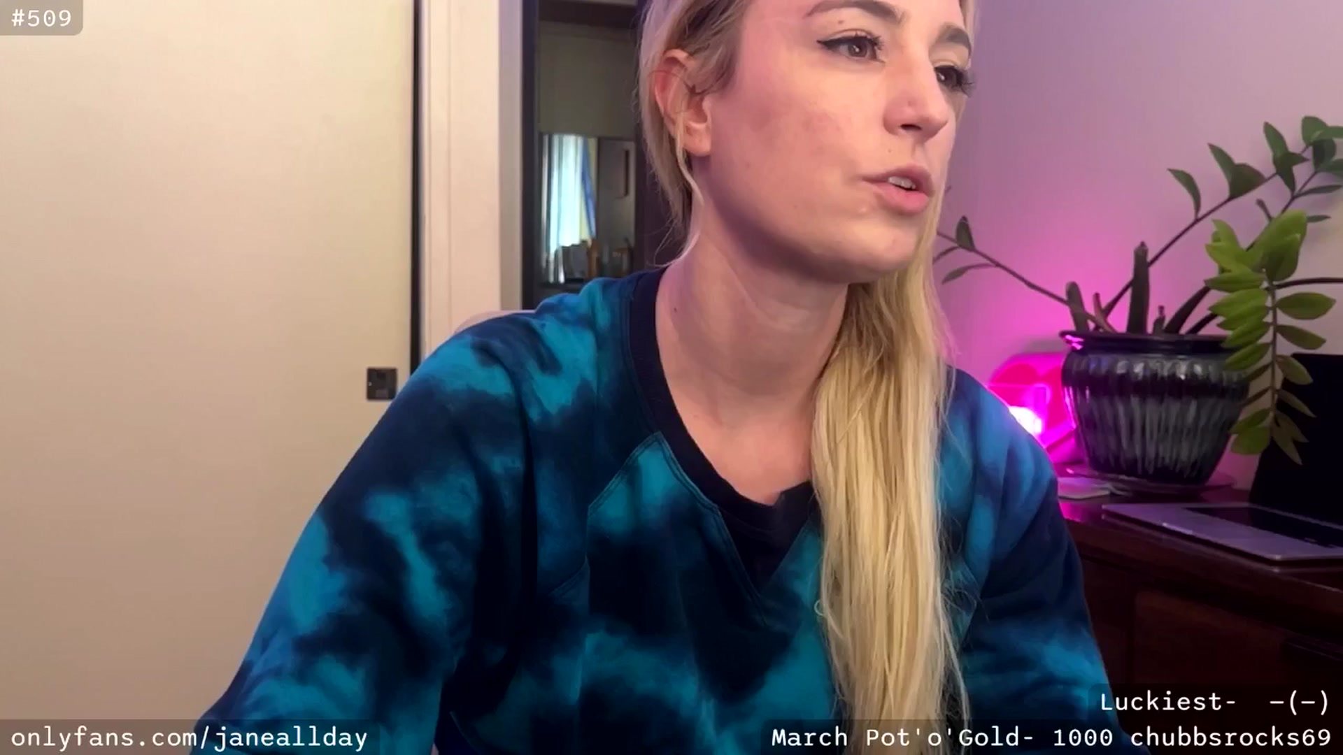 Gallery image thumbnail from JaneAllDay's myfreecams stream on, 03/23/2025, 04:38 image 1 of 20