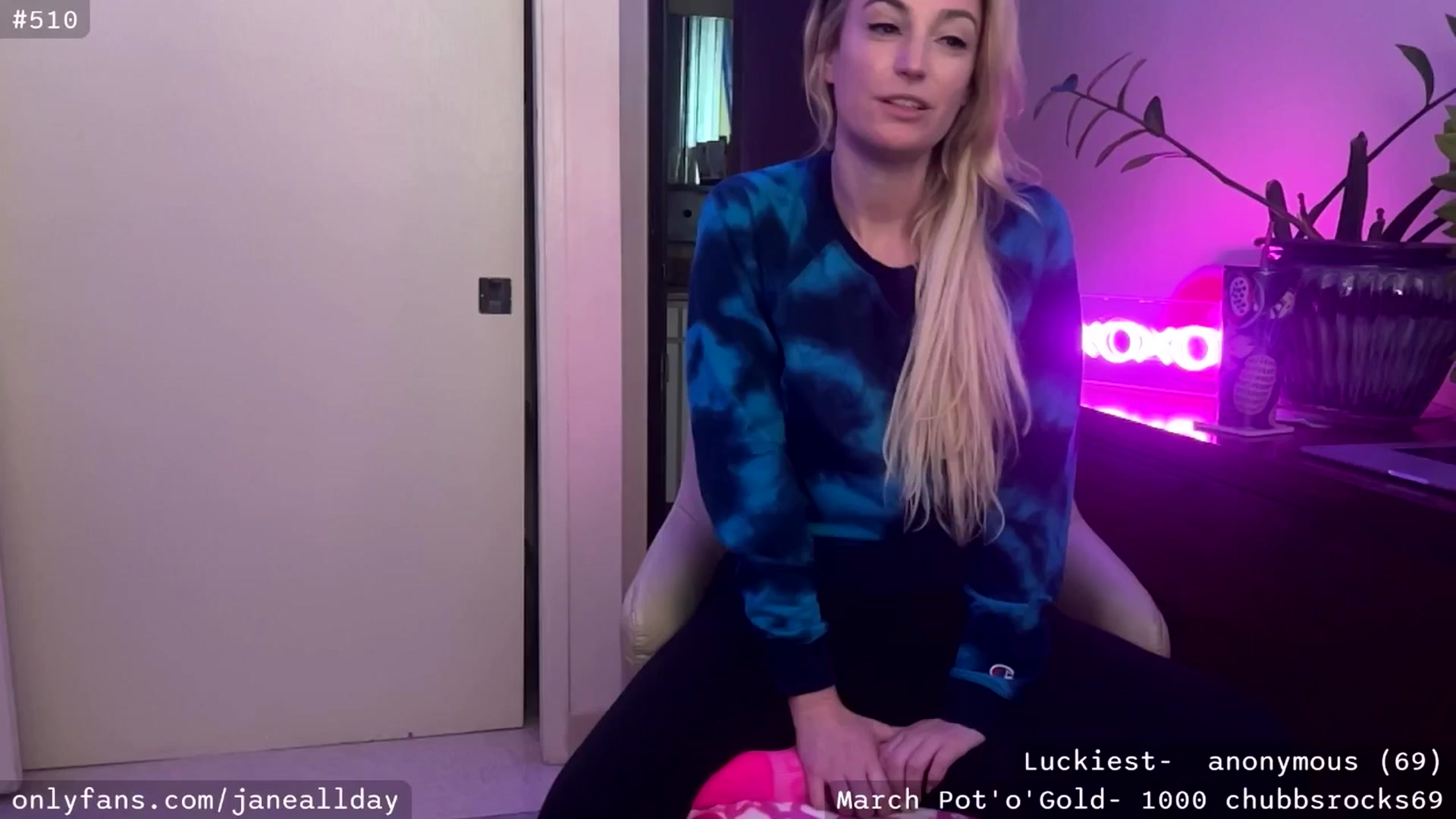 Gallery image thumbnail from JaneAllDay's myfreecams stream on, 03/23/2025, 04:38 image 15 of 20