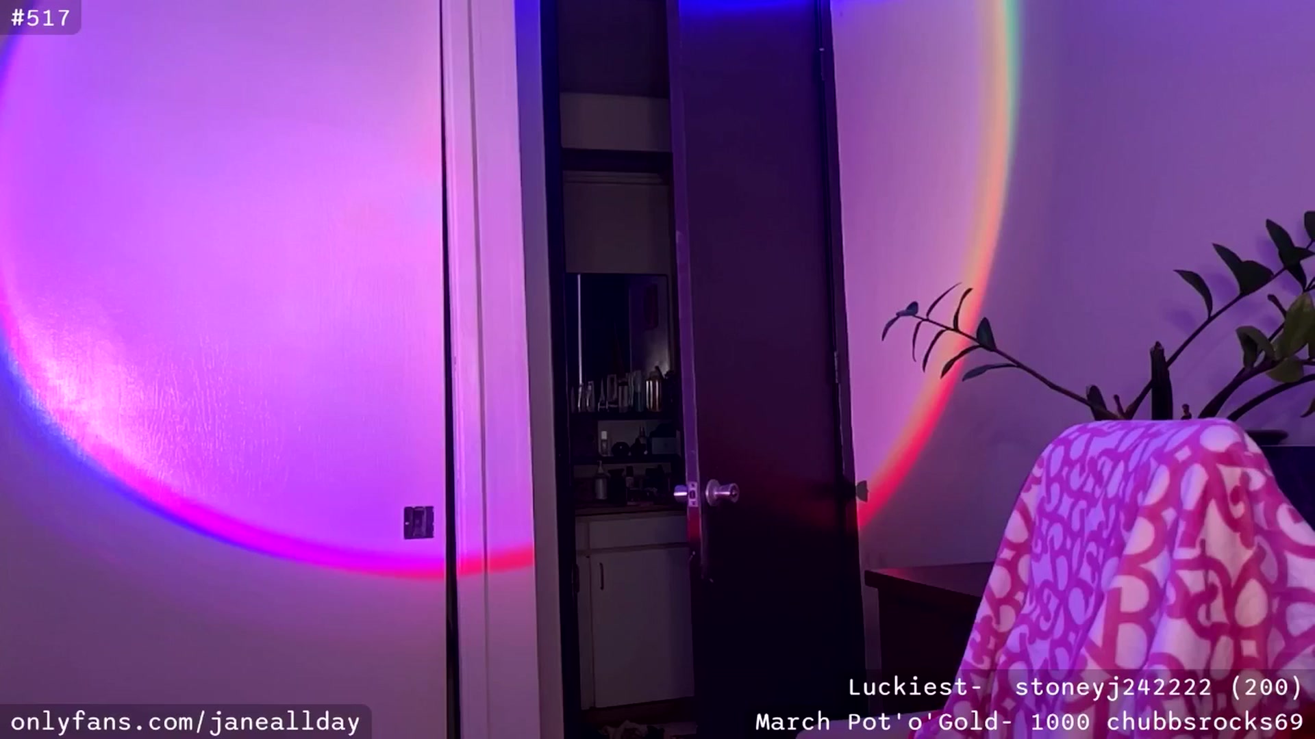 Gallery image thumbnail from JaneAllDay's myfreecams stream on, 03/24/2025, 07:03 image 13 of 20