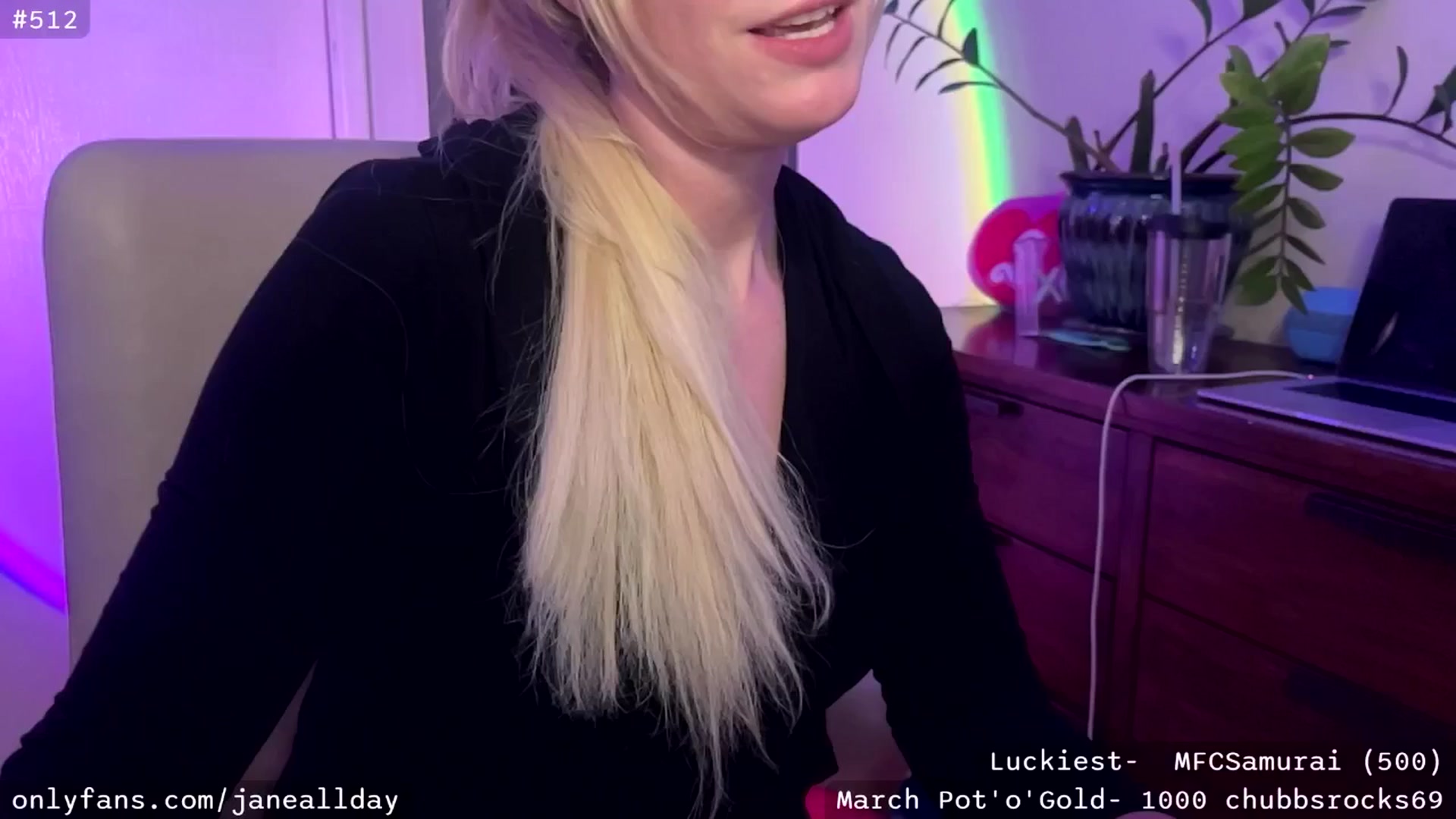 Gallery image thumbnail from JaneAllDay's myfreecams stream on, 03/26/2025, 06:02 image 12 of 20