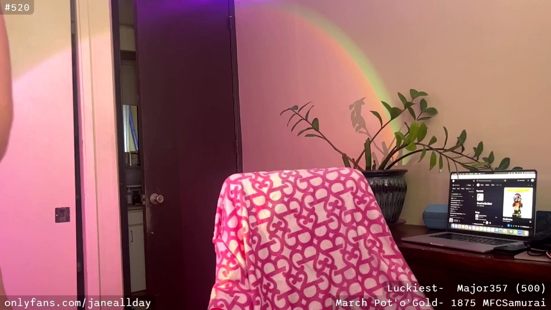 Gallery image thumbnail from JaneAllDay's myfreecams stream on, 03/31/2025, 03:01 image 14 of 20