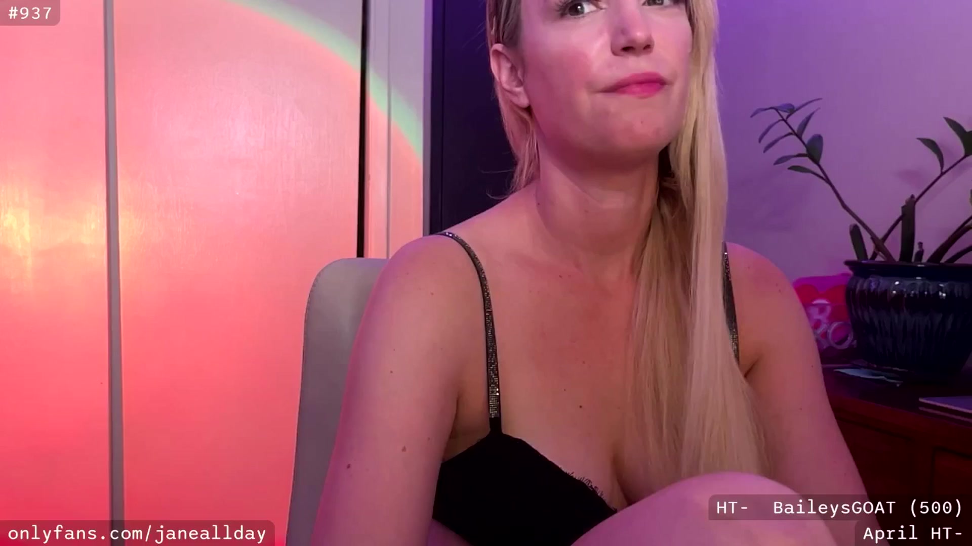 Gallery image thumbnail from JaneAllDay's myfreecams stream on, 04/03/2025, 05:57 image 16 of 20