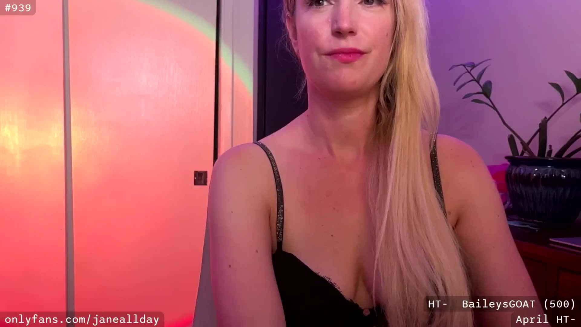 Gallery image thumbnail from JaneAllDay's myfreecams stream on, 04/03/2025, 05:57 image 9 of 20