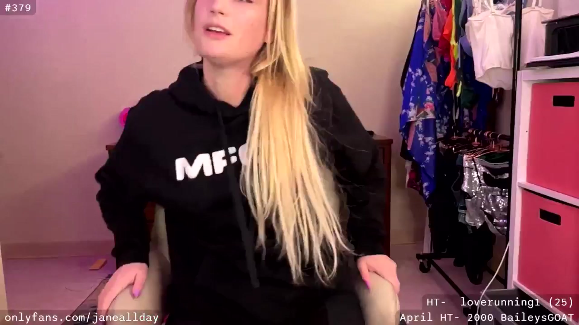 Gallery image thumbnail from JaneAllDay's myfreecams stream on, 04/20/2025, 06:38 image 2 of 20