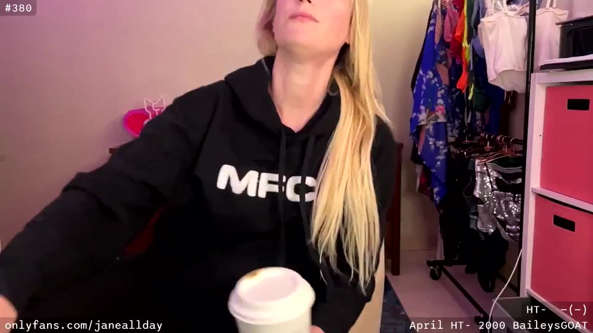 Gallery image thumbnail from JaneAllDay's myfreecams stream on, 04/20/2025, 06:38 image 1 of 20