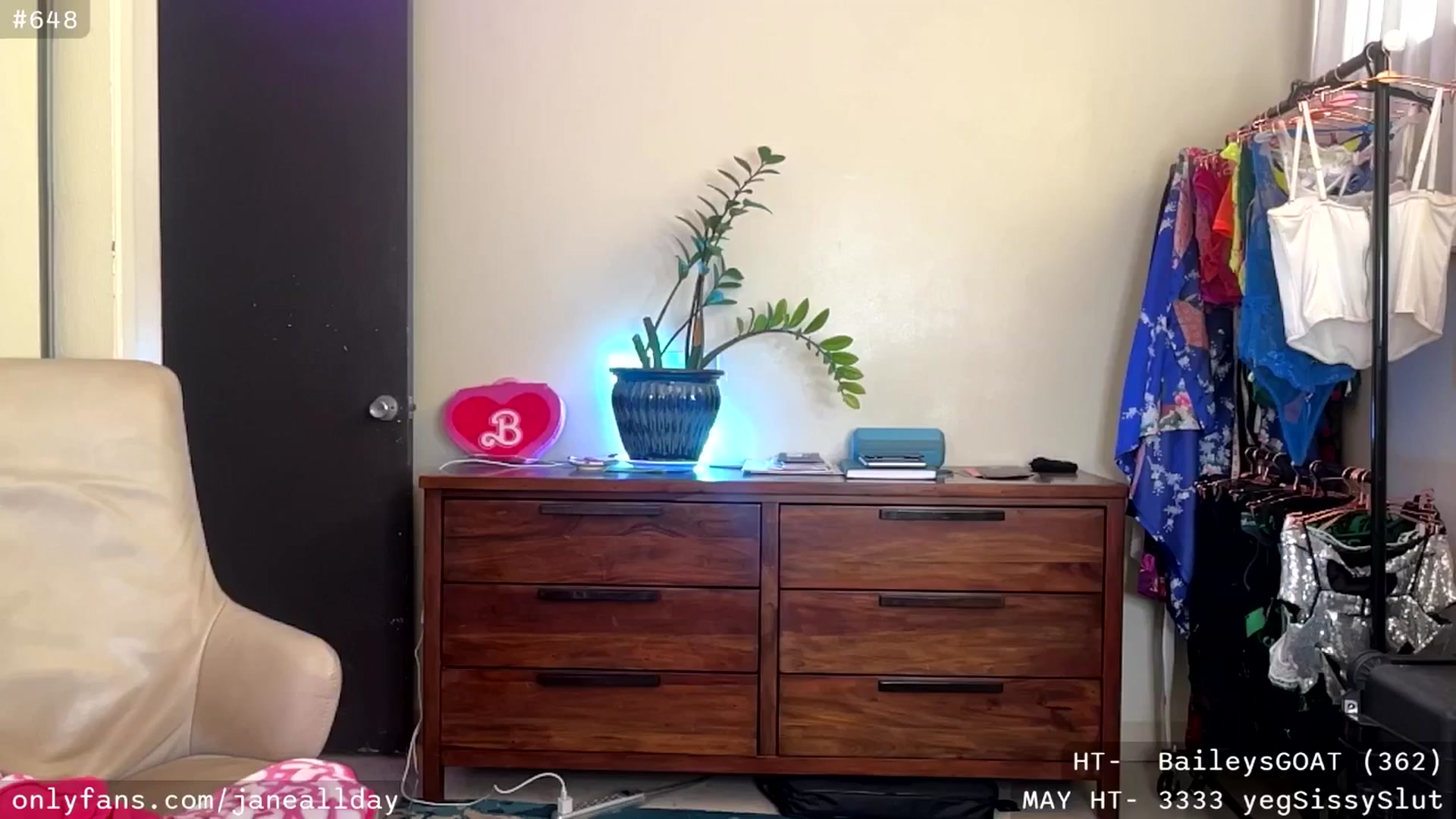 Gallery image thumbnail from JaneAllDay's myfreecams stream on, 05/10/2025, 05:05 image 13 of 20