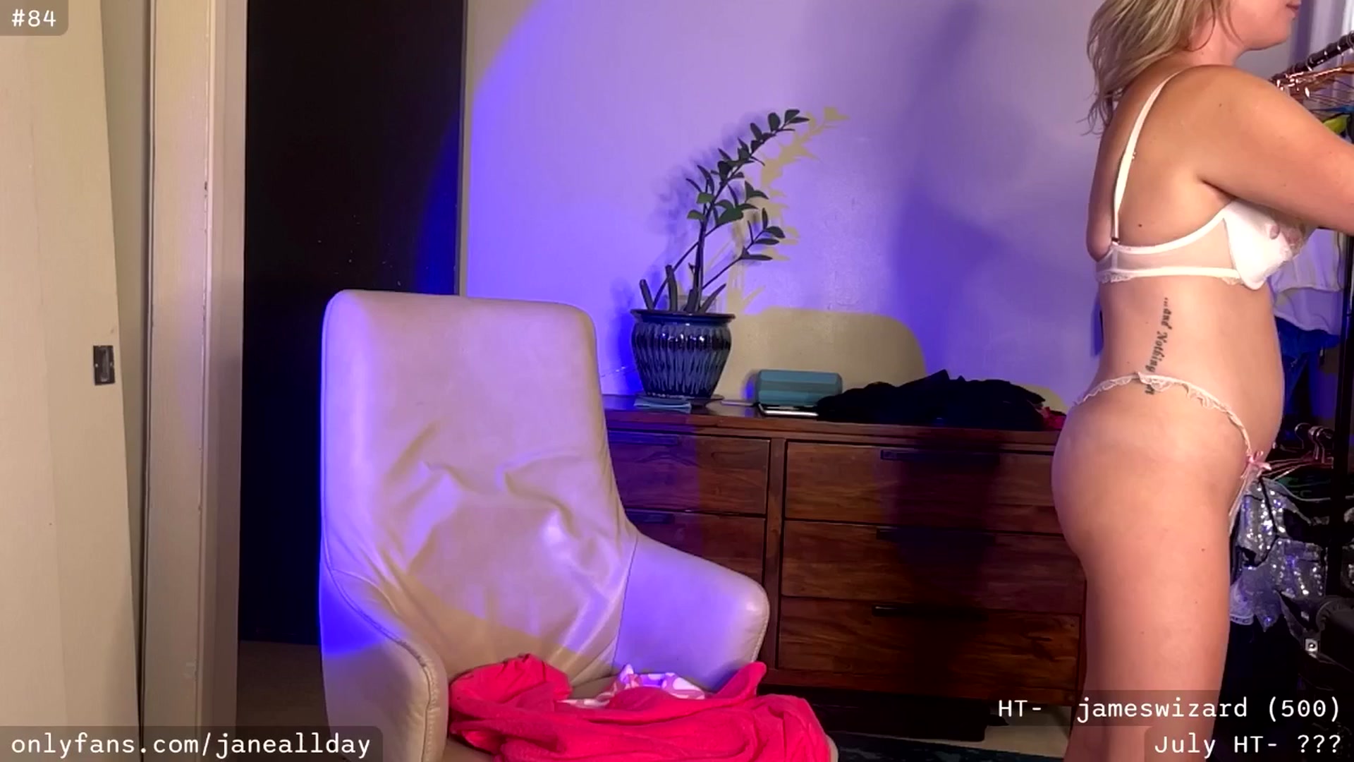 Gallery image thumbnail from JaneAllDay's myfreecams stream on, 07/03/2025, 06:49 image 8 of 20