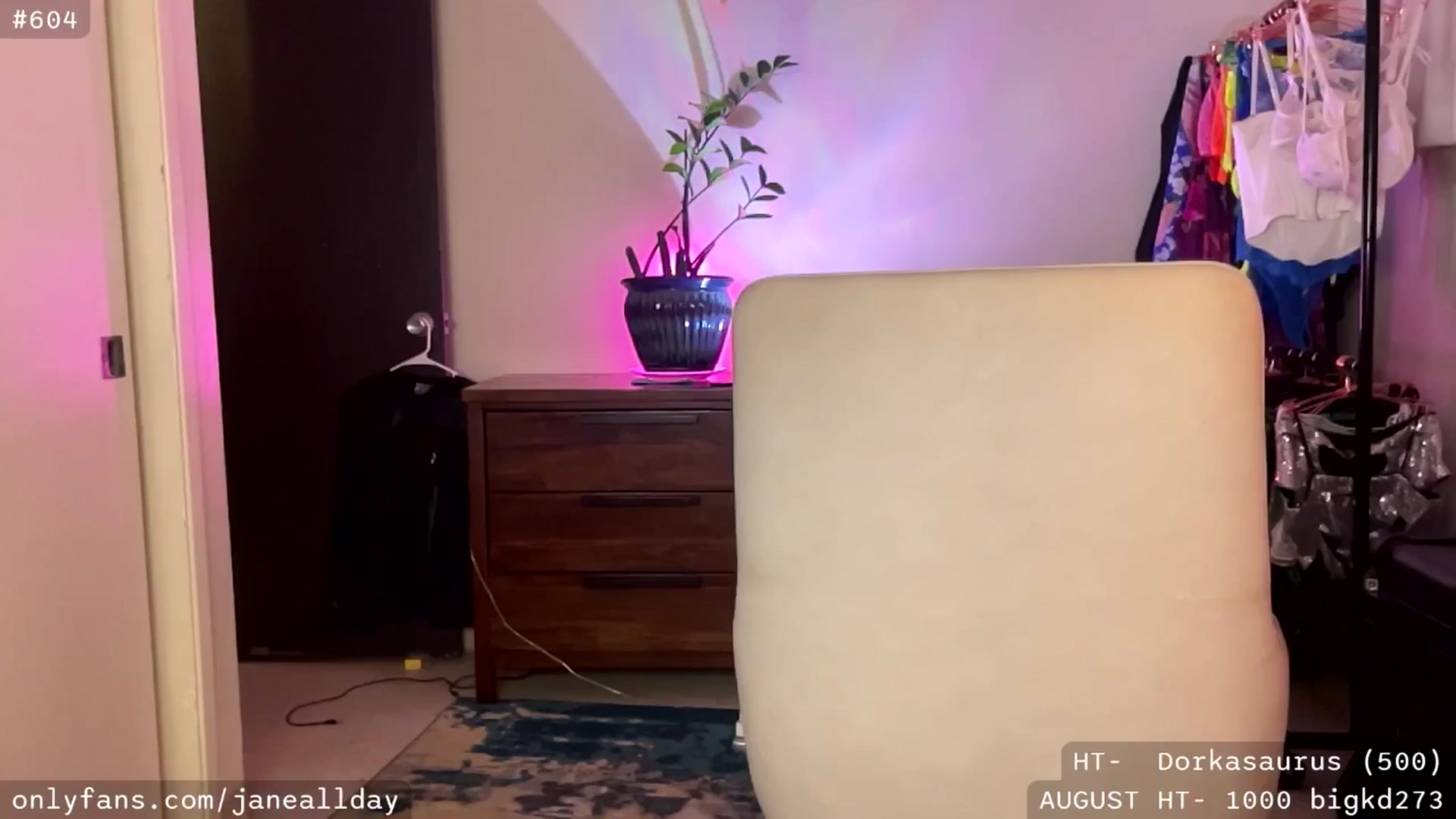 Gallery image thumbnail from JaneAllDay's myfreecams stream on, 08/05/2025, 07:40 image 8 of 20