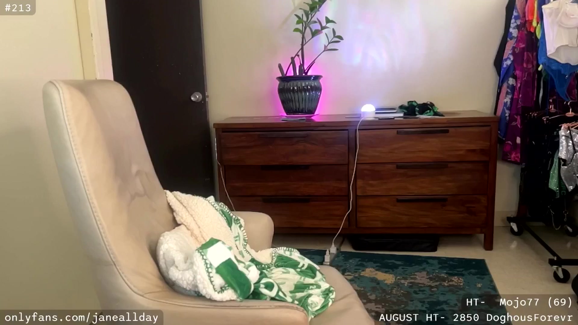 Gallery image thumbnail from JaneAllDay's myfreecams stream on, 08/12/2025, 06:53 image 3 of 20
