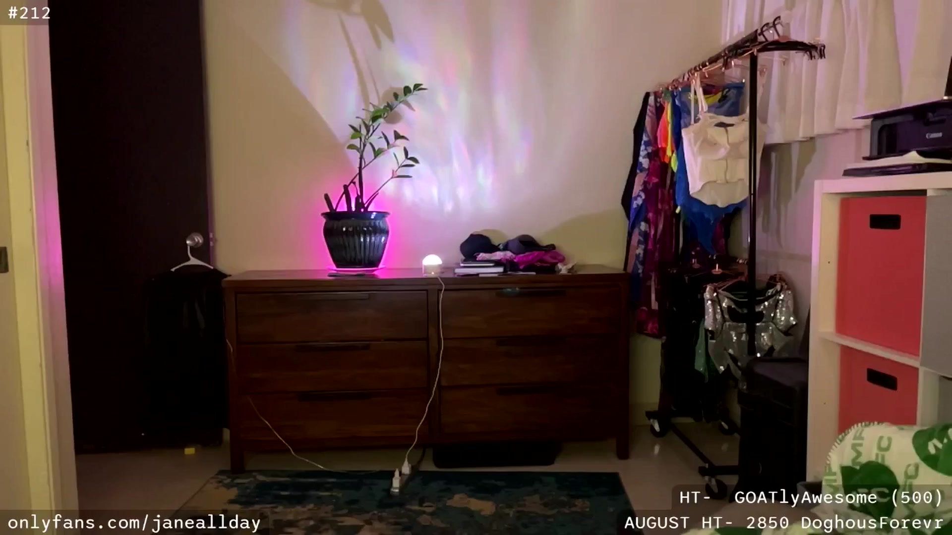 Gallery image thumbnail from JaneAllDay's myfreecams stream on, 08/14/2025, 05:54 image 14 of 20
