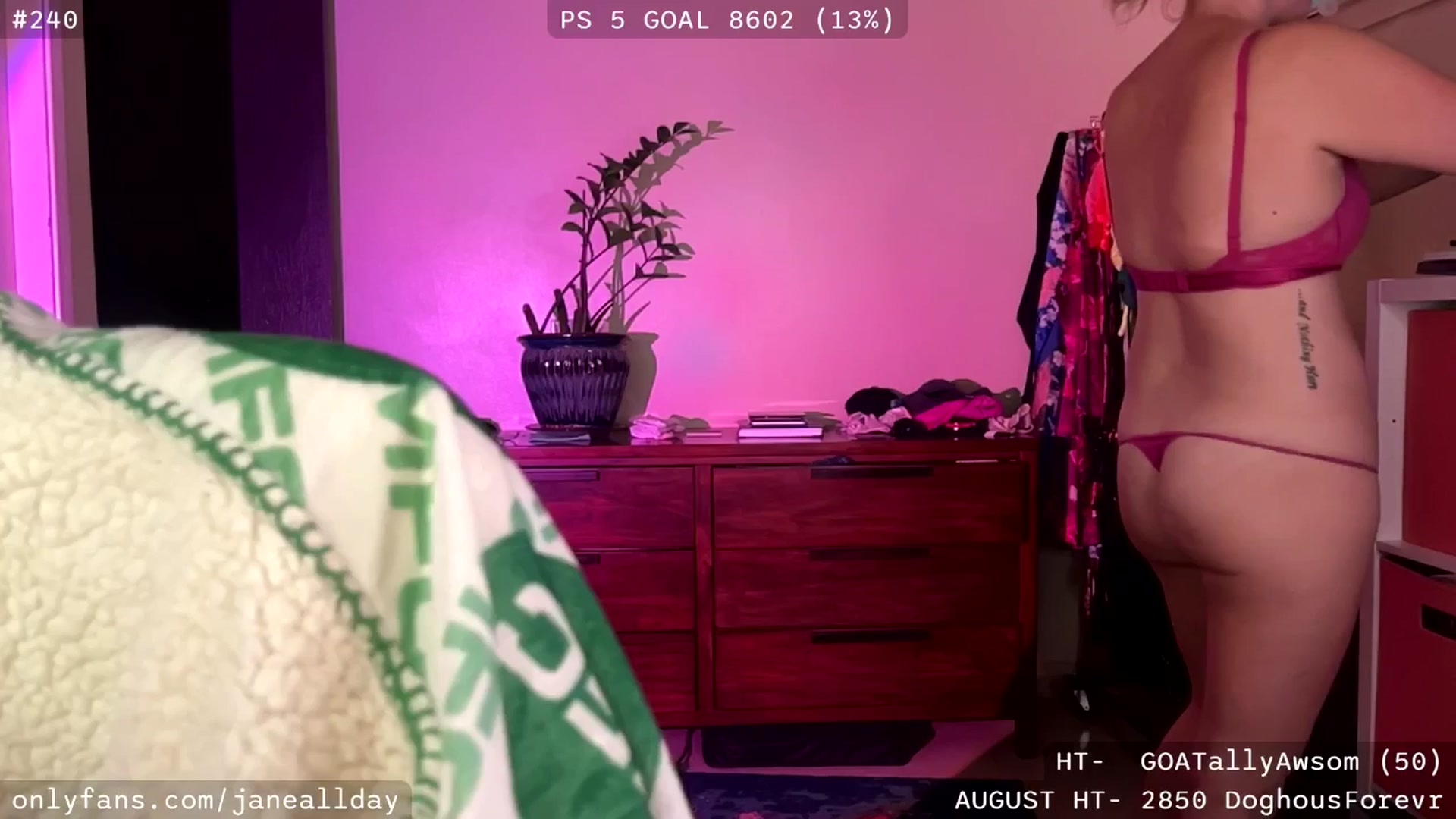 Gallery image thumbnail from JaneAllDay's myfreecams stream on, 08/19/2025, 07:19 image 20 of 20