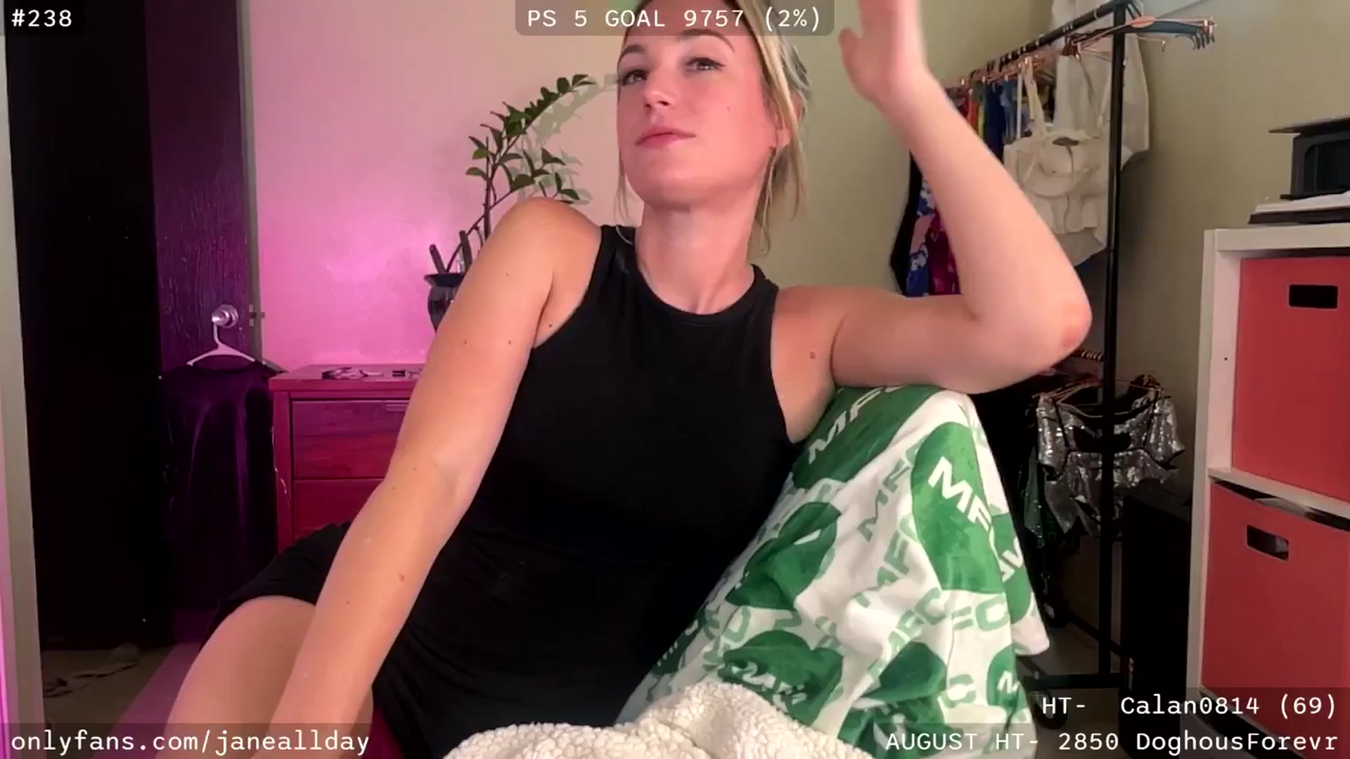 Gallery image thumbnail from JaneAllDay's myfreecams stream on, 08/19/2025, 07:19 image 5 of 20