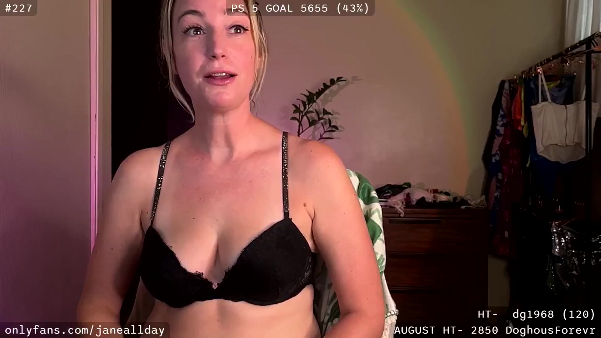 Gallery image thumbnail from JaneAllDay's myfreecams stream on, 08/21/2025, 04:46 image 19 of 20